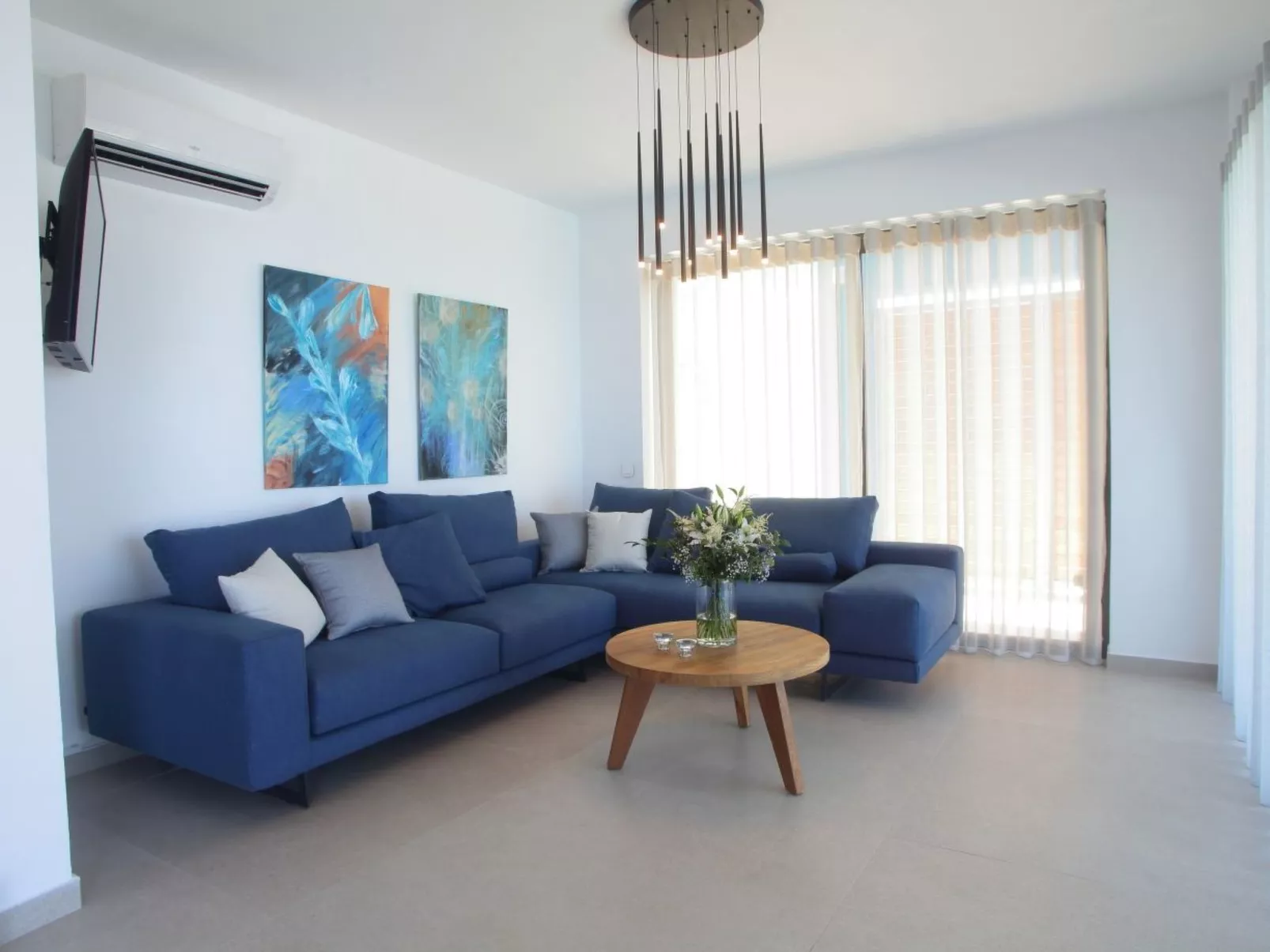 "Capro" mit Infinity-Pool - Inside