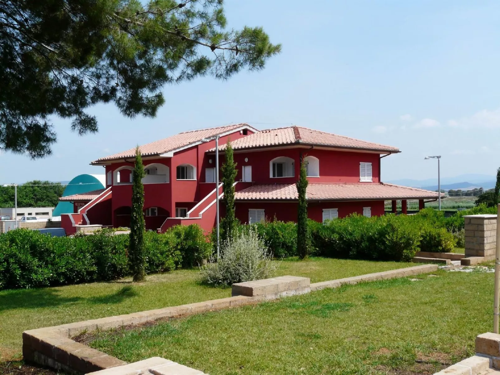 Geräumige Alloggion mit eigener Terrasse, AC - Outside