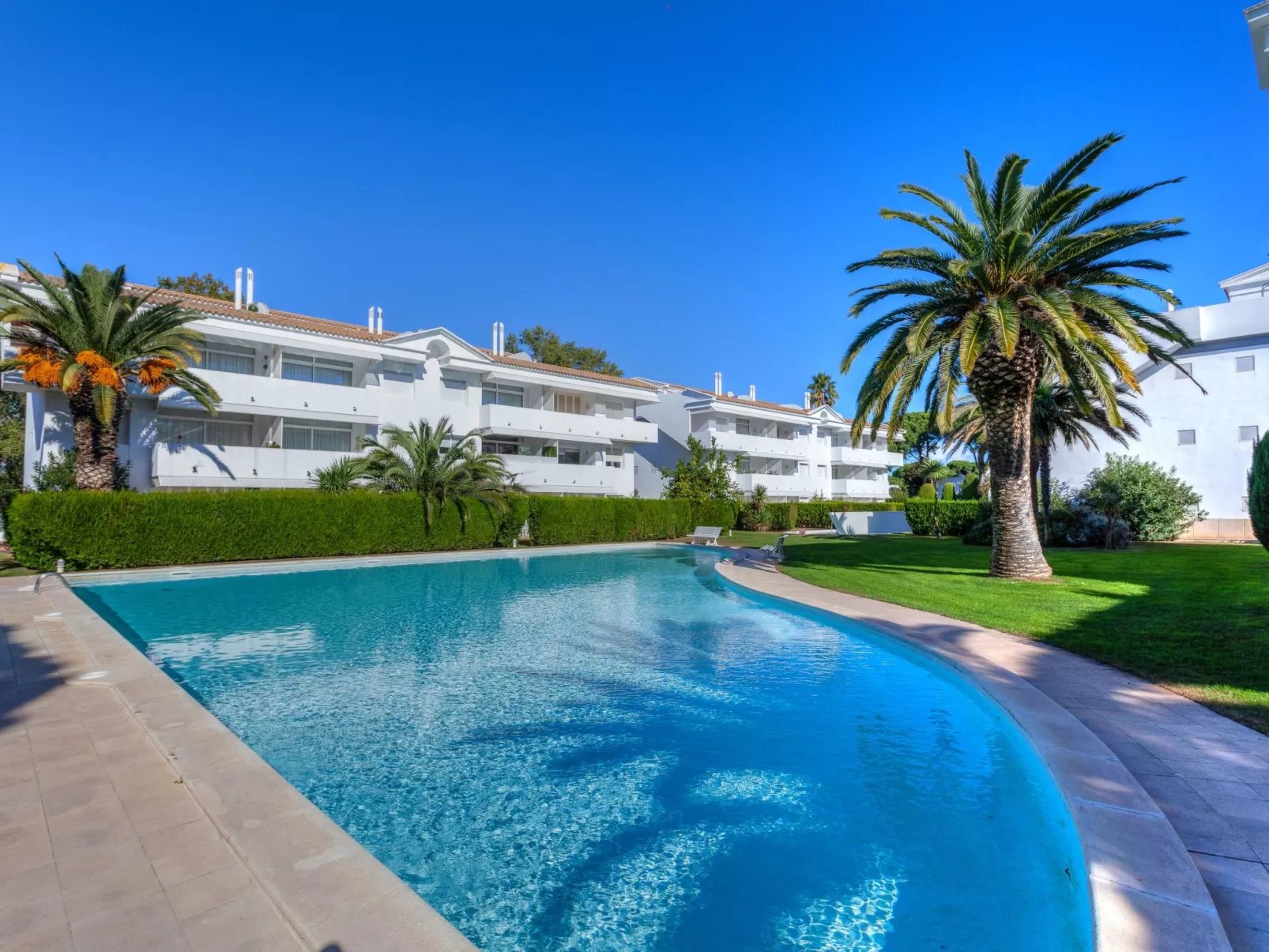 Green Club - Outside