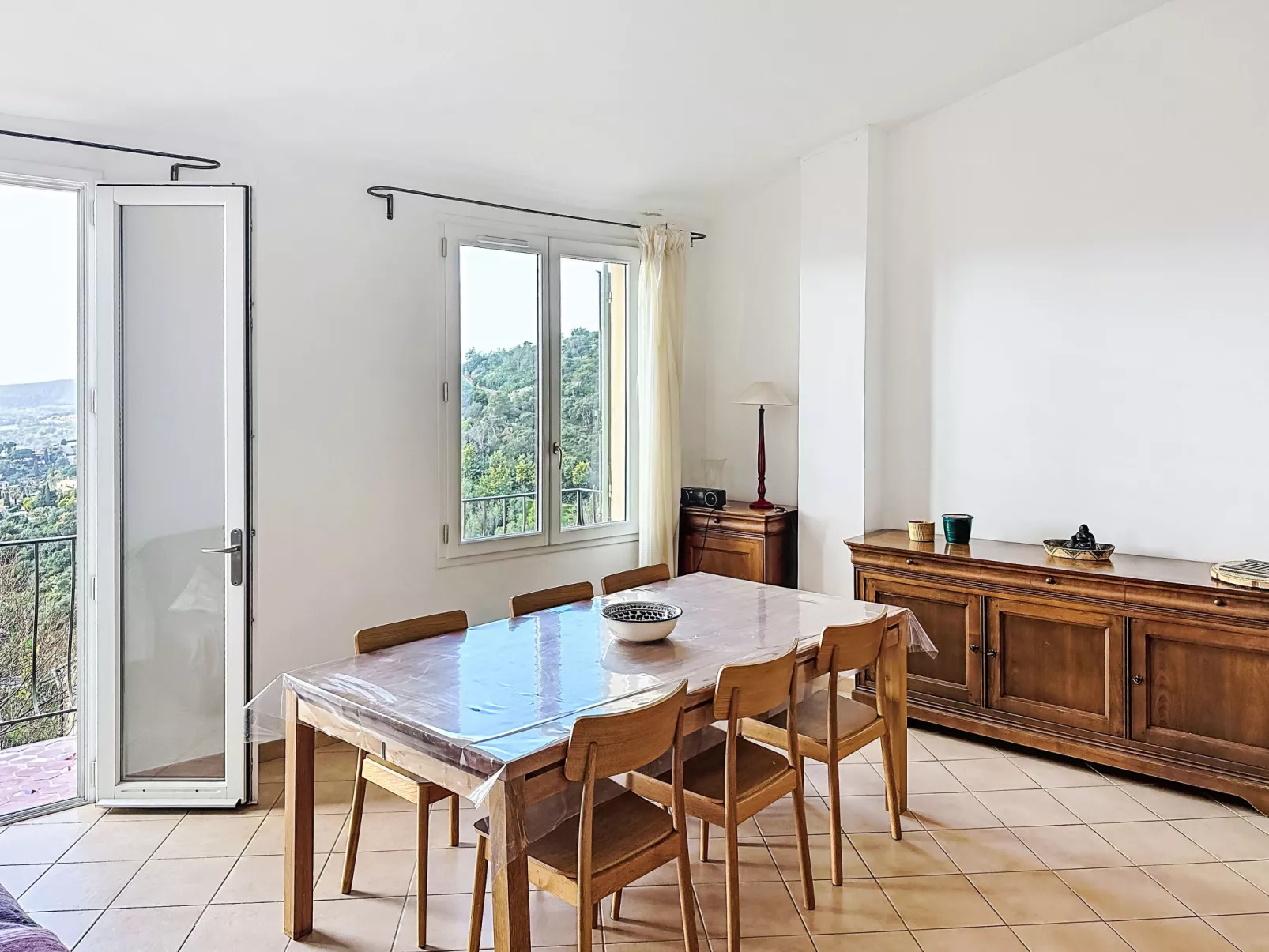 Les Amandiers - Inside