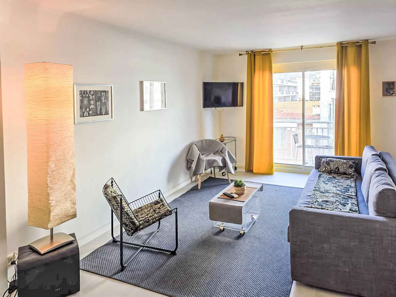 Reine Astrid - Inside