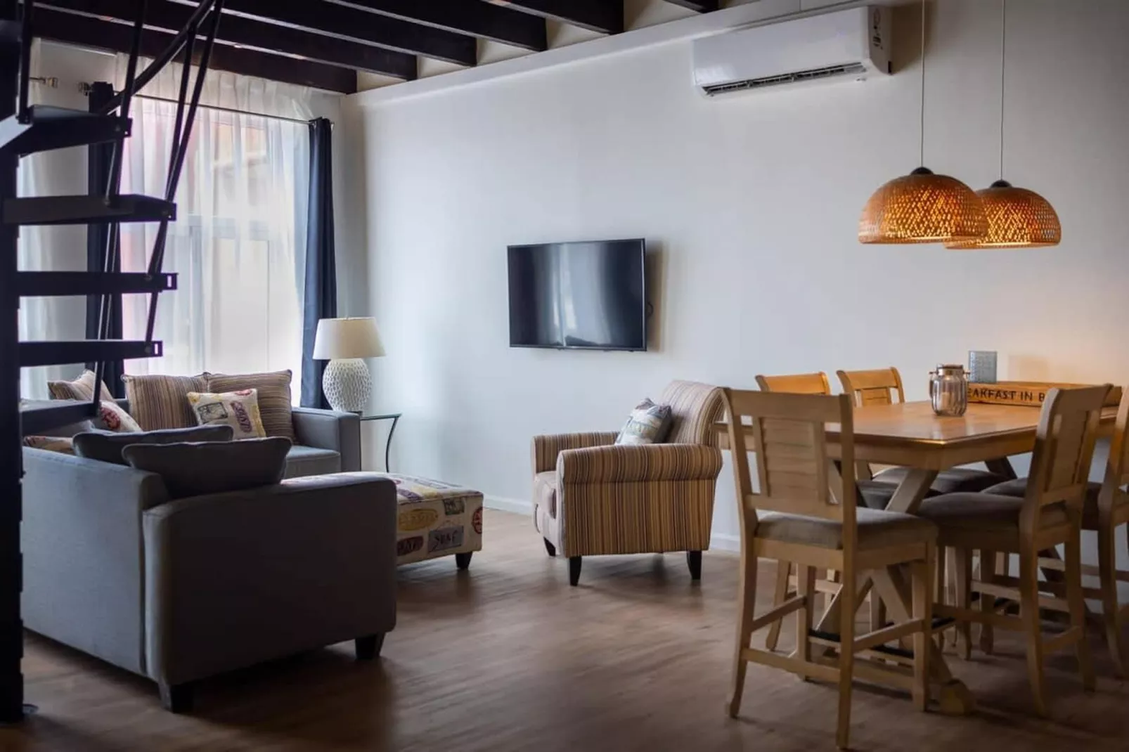 Plaza JoJo C - Dining room