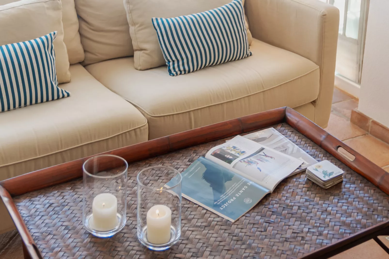 Charming Andalusian-Style Beach Villa - Wohnzimmer