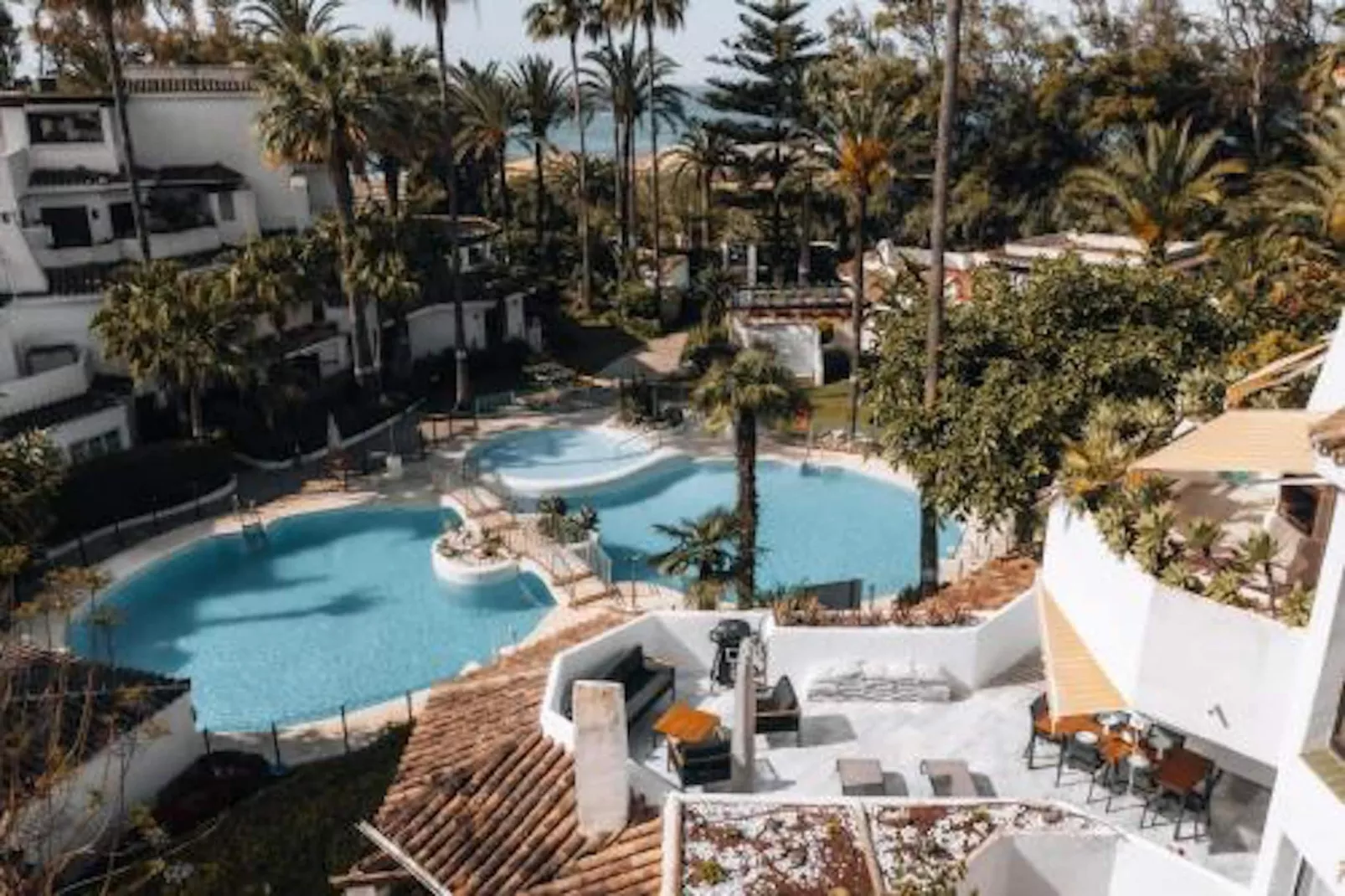MODERN BEACH PENTHOUSE - Swimming pool