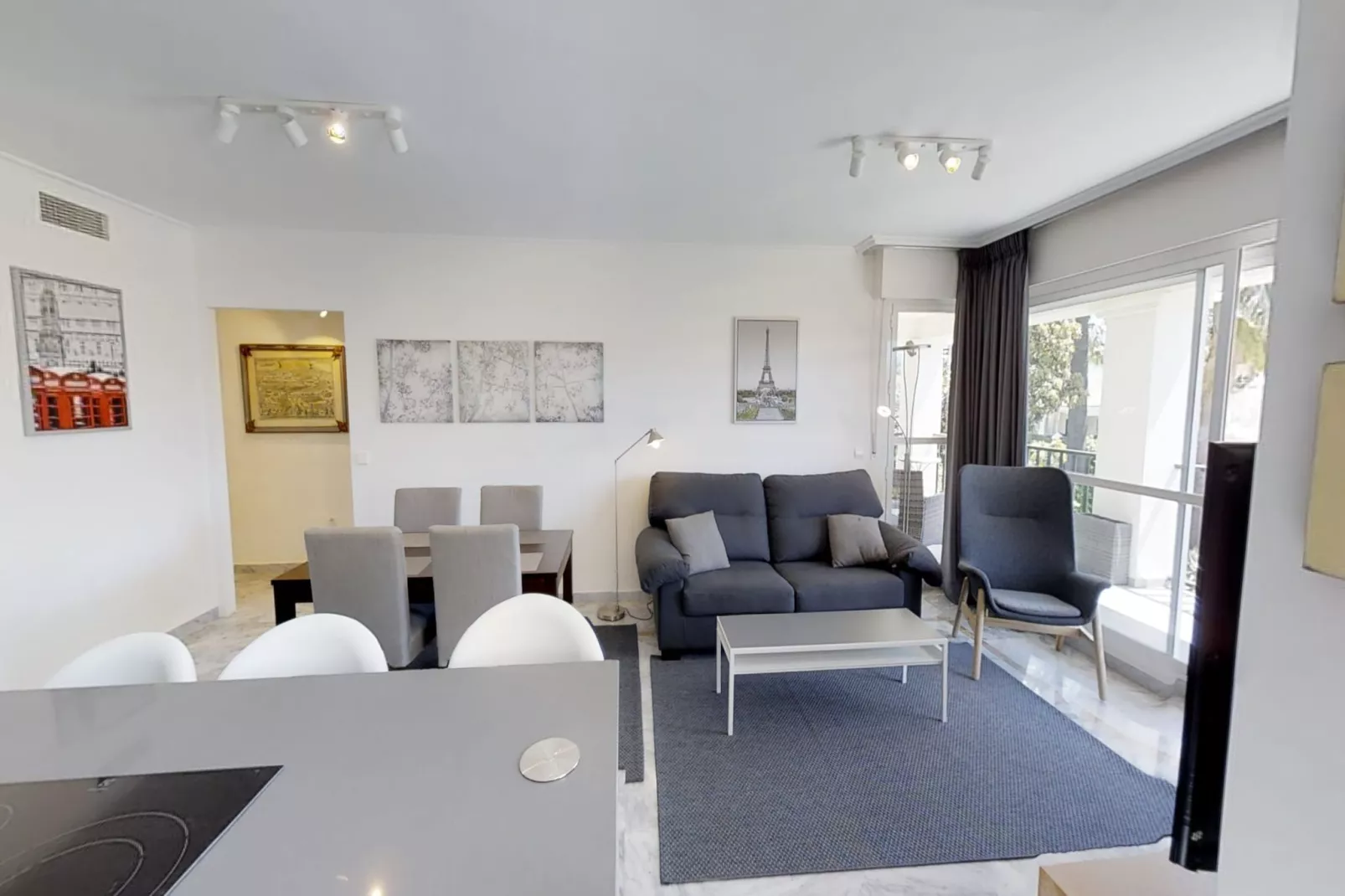 Modern Gated Apartment near Beach & Puerto Banus - Wohnzimmer