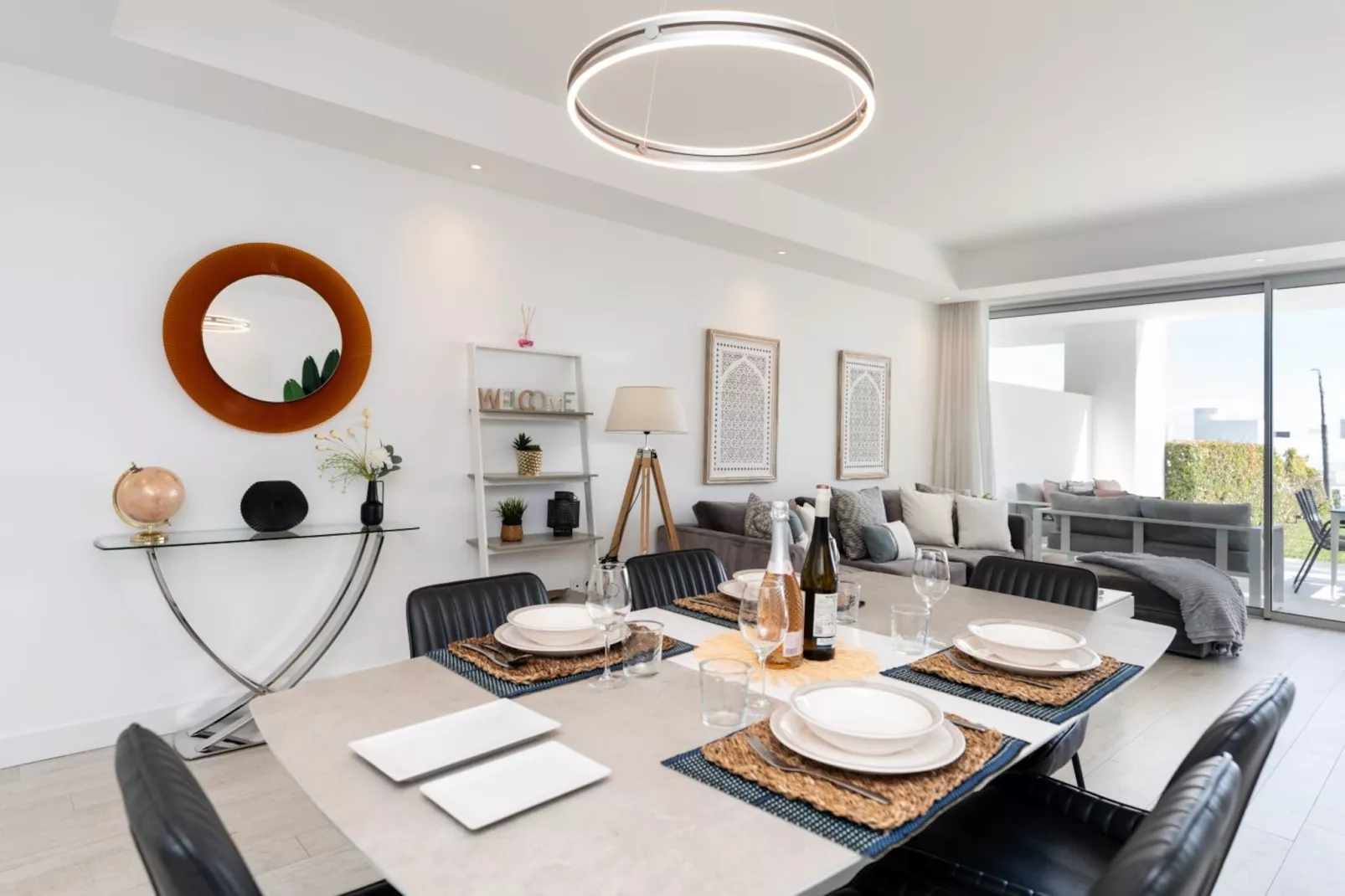 Elegant 2-Bed Apartment | Alcazaba Lagoon (1604) - Salle à manger