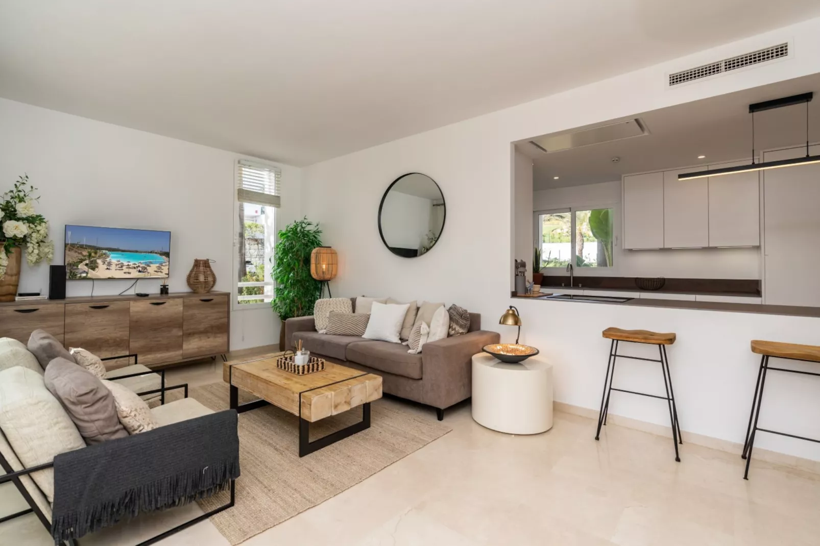 Charming 2-Bed Retreat Alcazaba Lagoon (304) - Salon