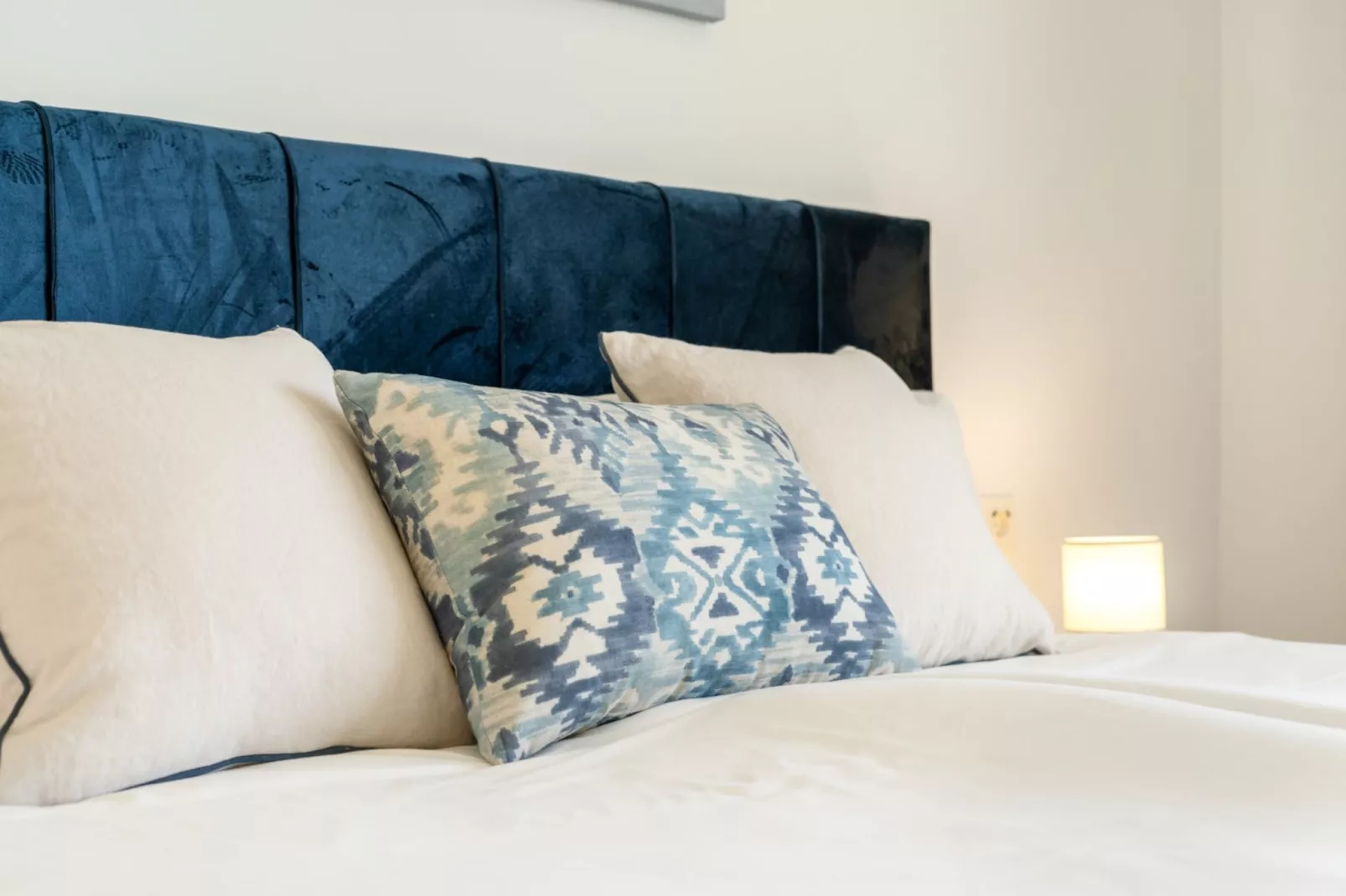 Chic 3-Bed Apartment ALCAZABA LAGOON (2107) - Chambre