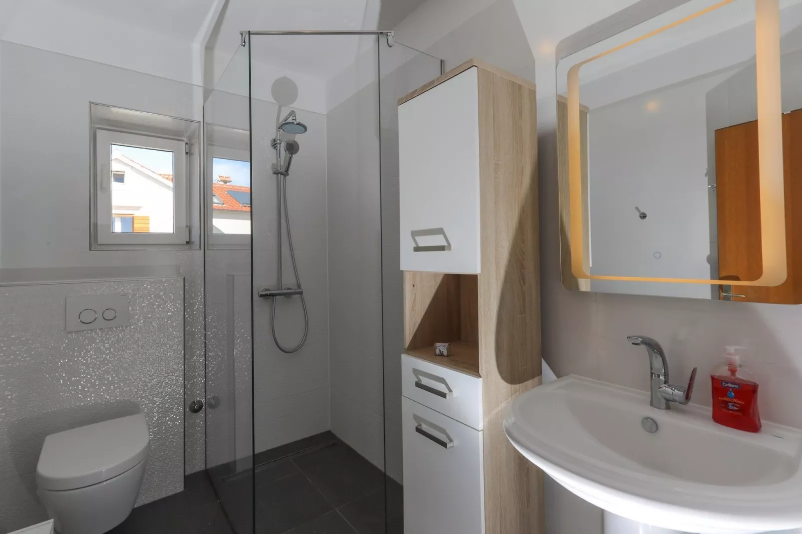 Apartment Perina - Comfort Two Bedroom Apartment with Terrace and Sea View - Badezimmer