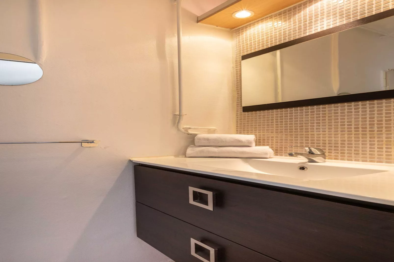 EA-9-PERRIN - Bathroom