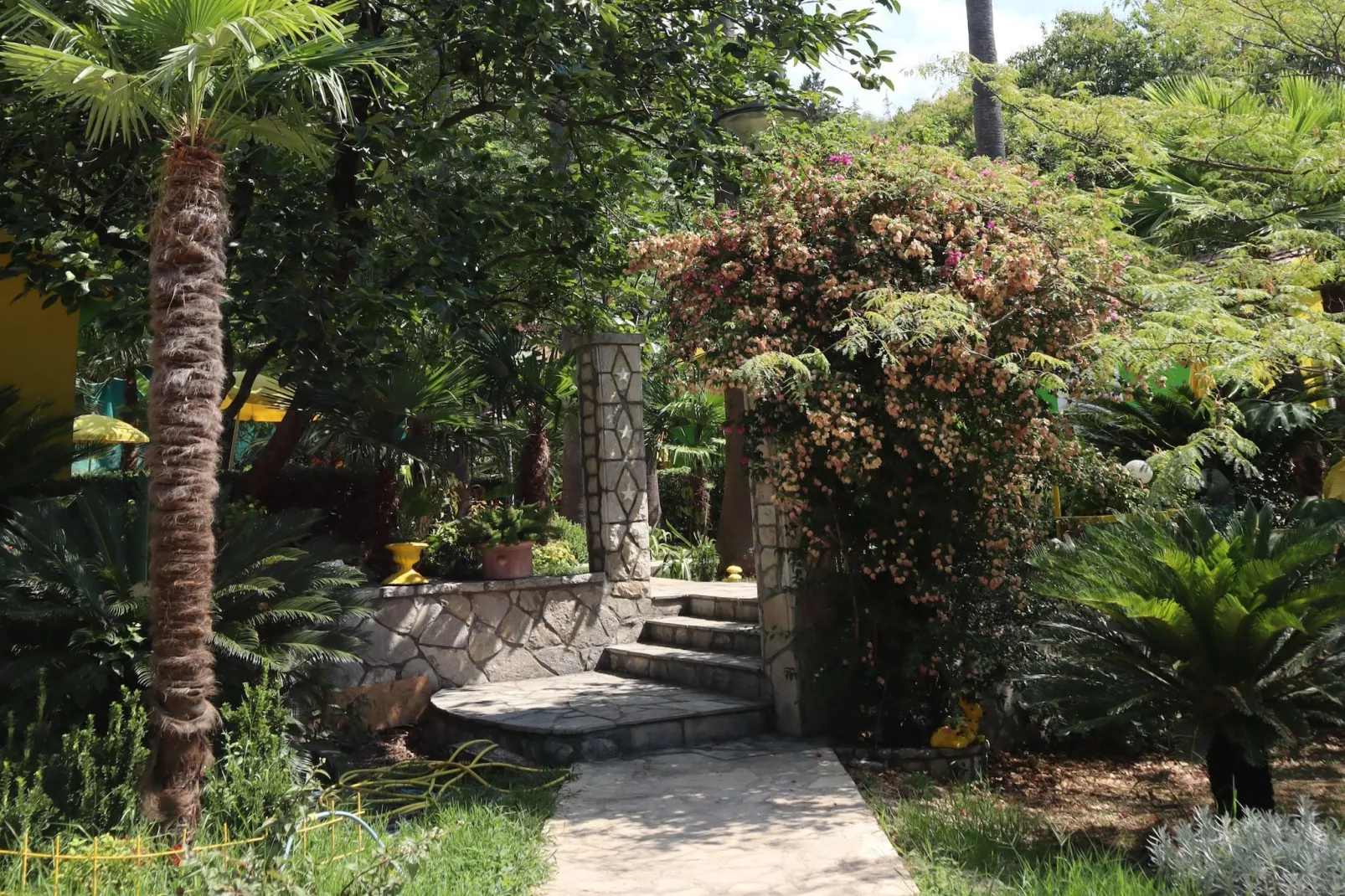 Six-bed room 2 - Outdoor