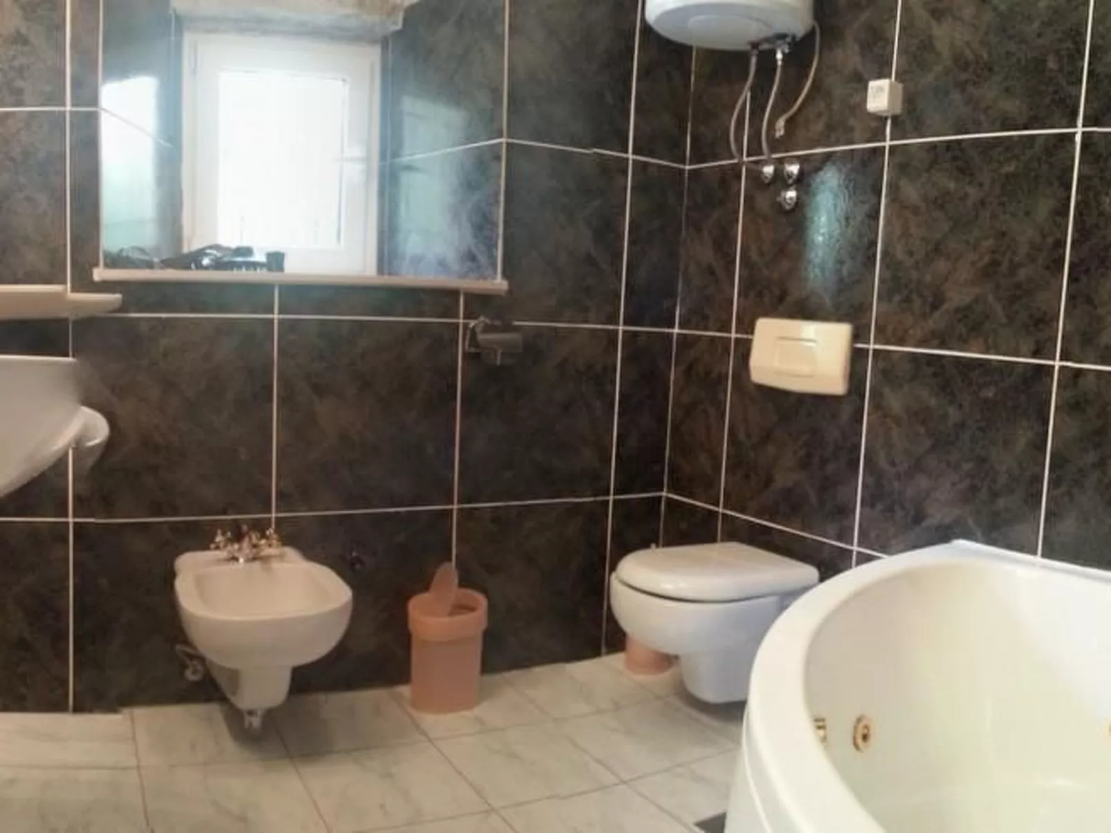 "Dubrava" mit Blick auf das Wasser - Drinnen