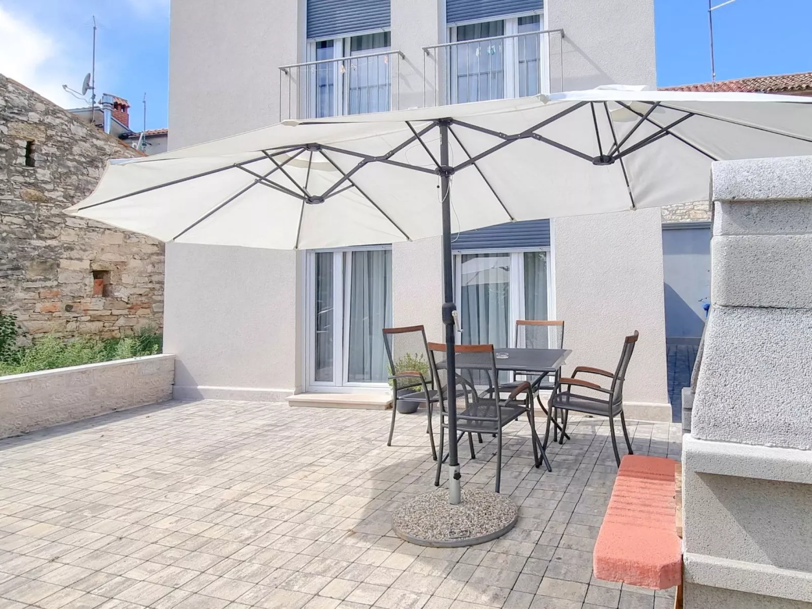 Für 4 Personen ca. 40 m&sup2; in Novigrad, Adriaküste Kroatien (Westküste von I - Draußen