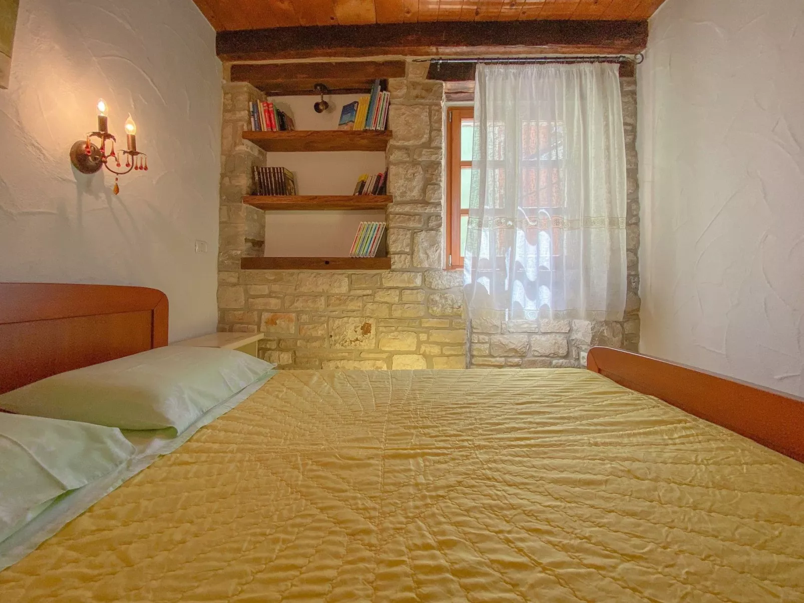 Für 4 Personen ca. 30 m&sup2; in Novigrad, Adriaküste Kroatien (Westküste von I - Dedans