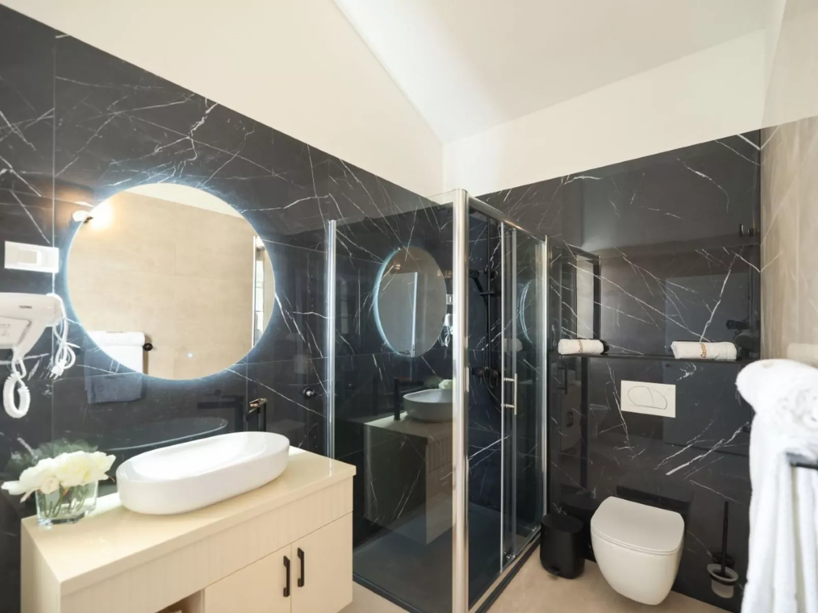 Zimmer "Graues Zimmer" mit privatem Balkon - Inside