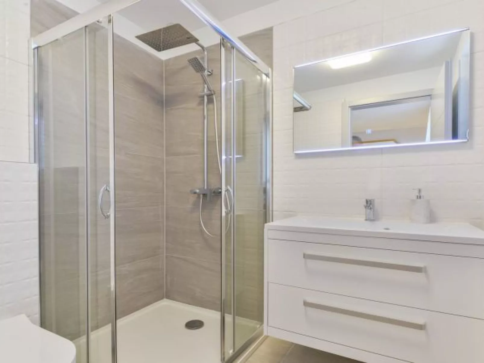 Villa RE with heated pool and spa - Image-tags.info