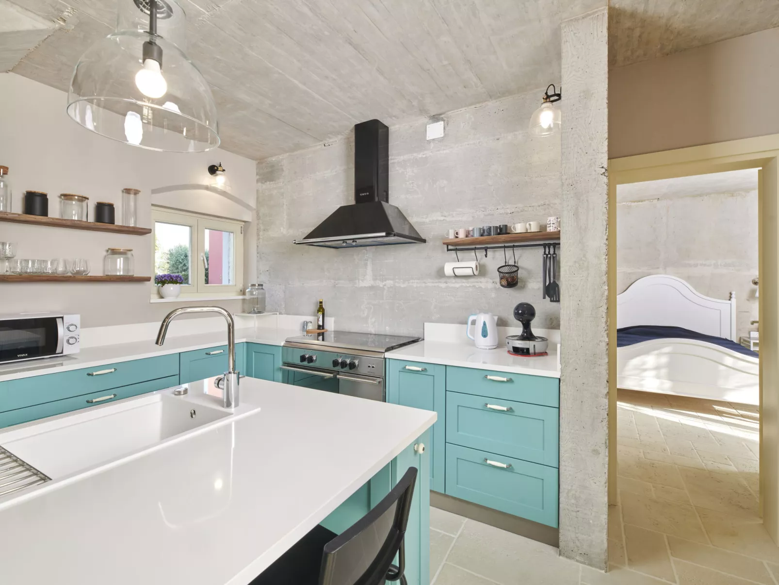 Mediterranea - Inside