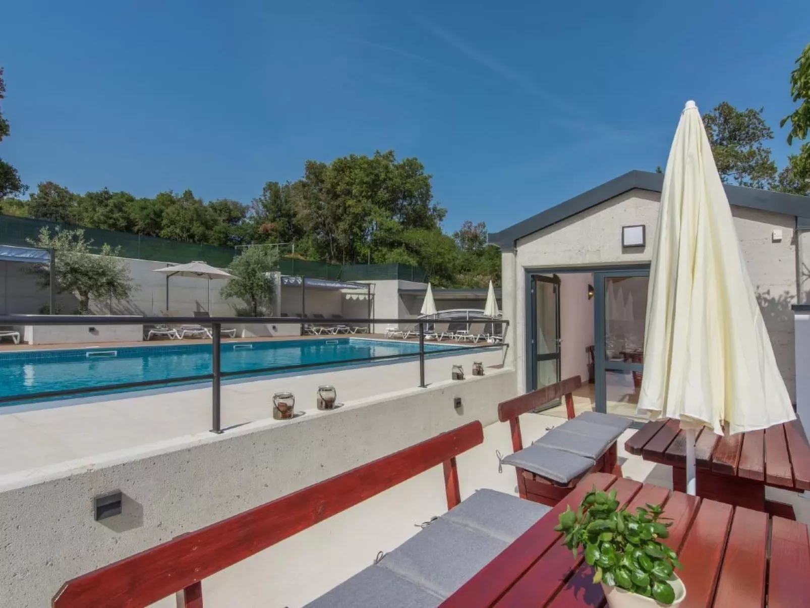 Wohnung in Pjescana Uvala mit Großer Terrasse - Image-tags.info