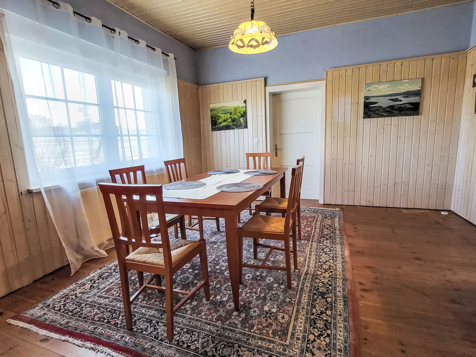 Mit großem eingezäunten Garten - Drinnen