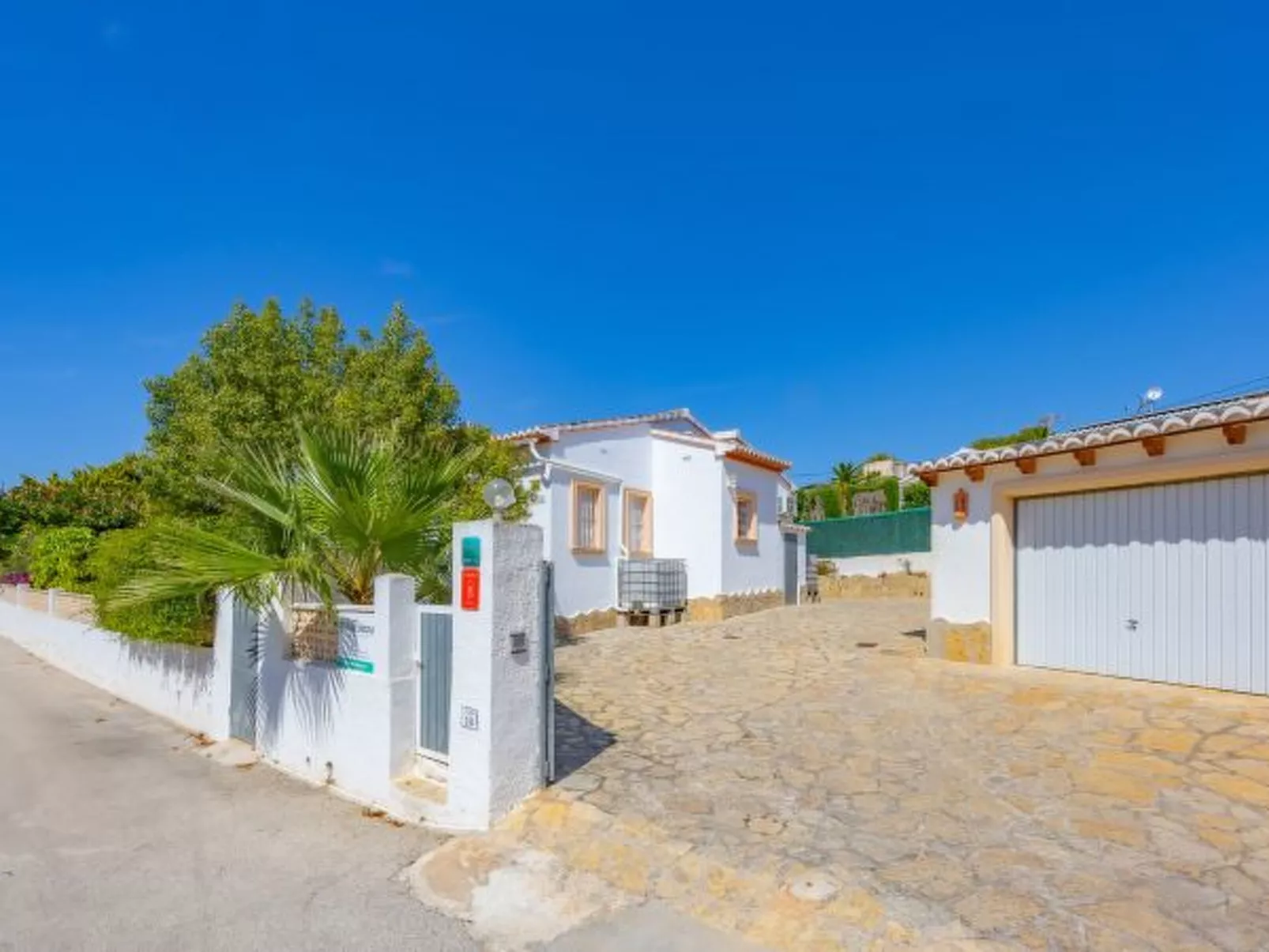 Villa Mona - PlusHolidays - Image-tags.info