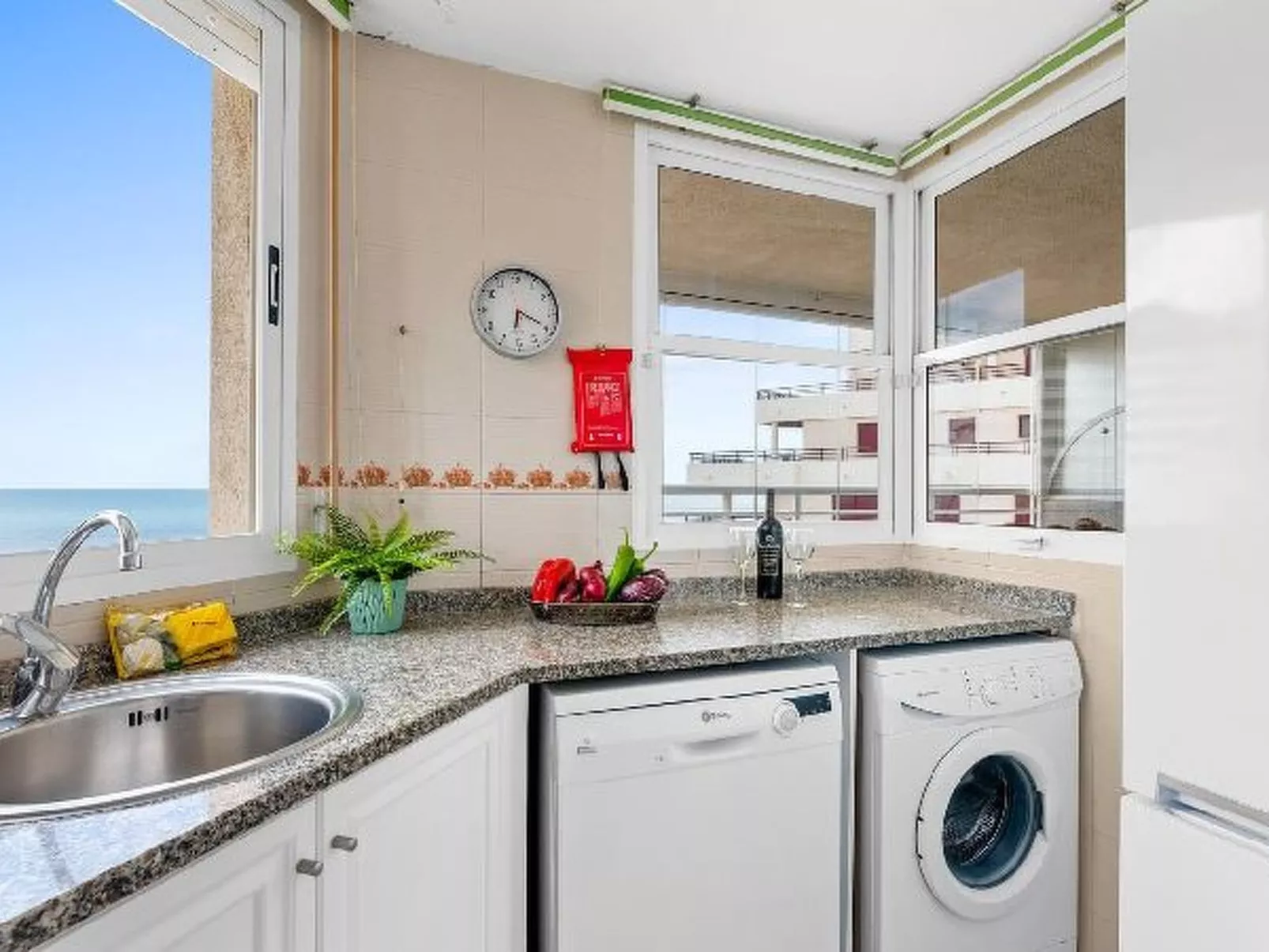 Apartment Aquarium - Plusholidays - Image-tags.info