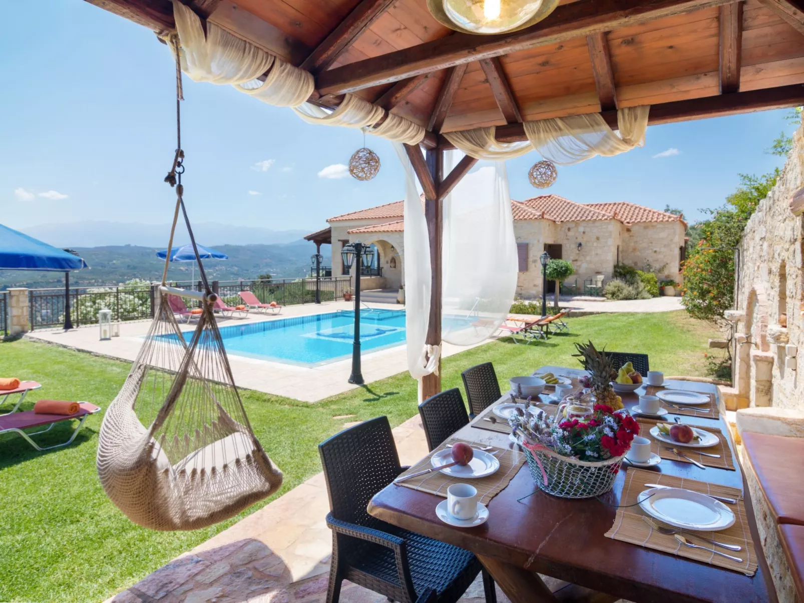 Familienvilla mit privatem Pool und Kinderbereich - Dehors