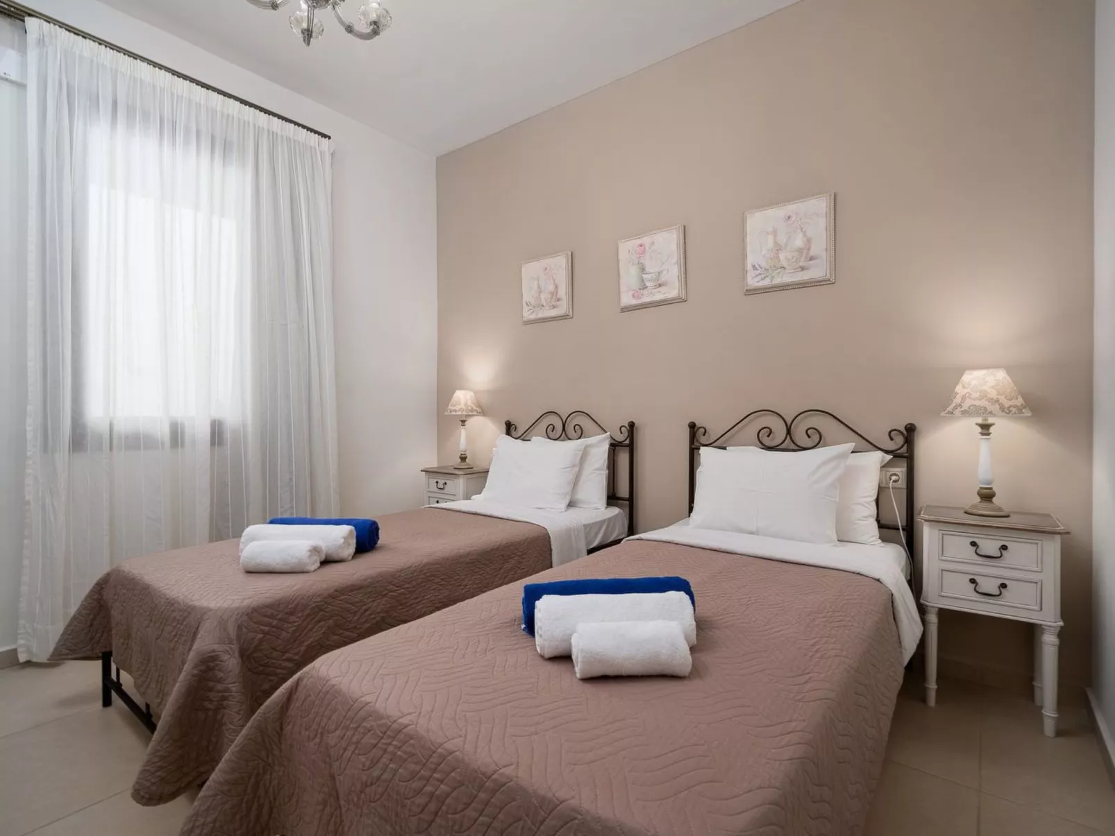 Orelia Cretan - Drinnen