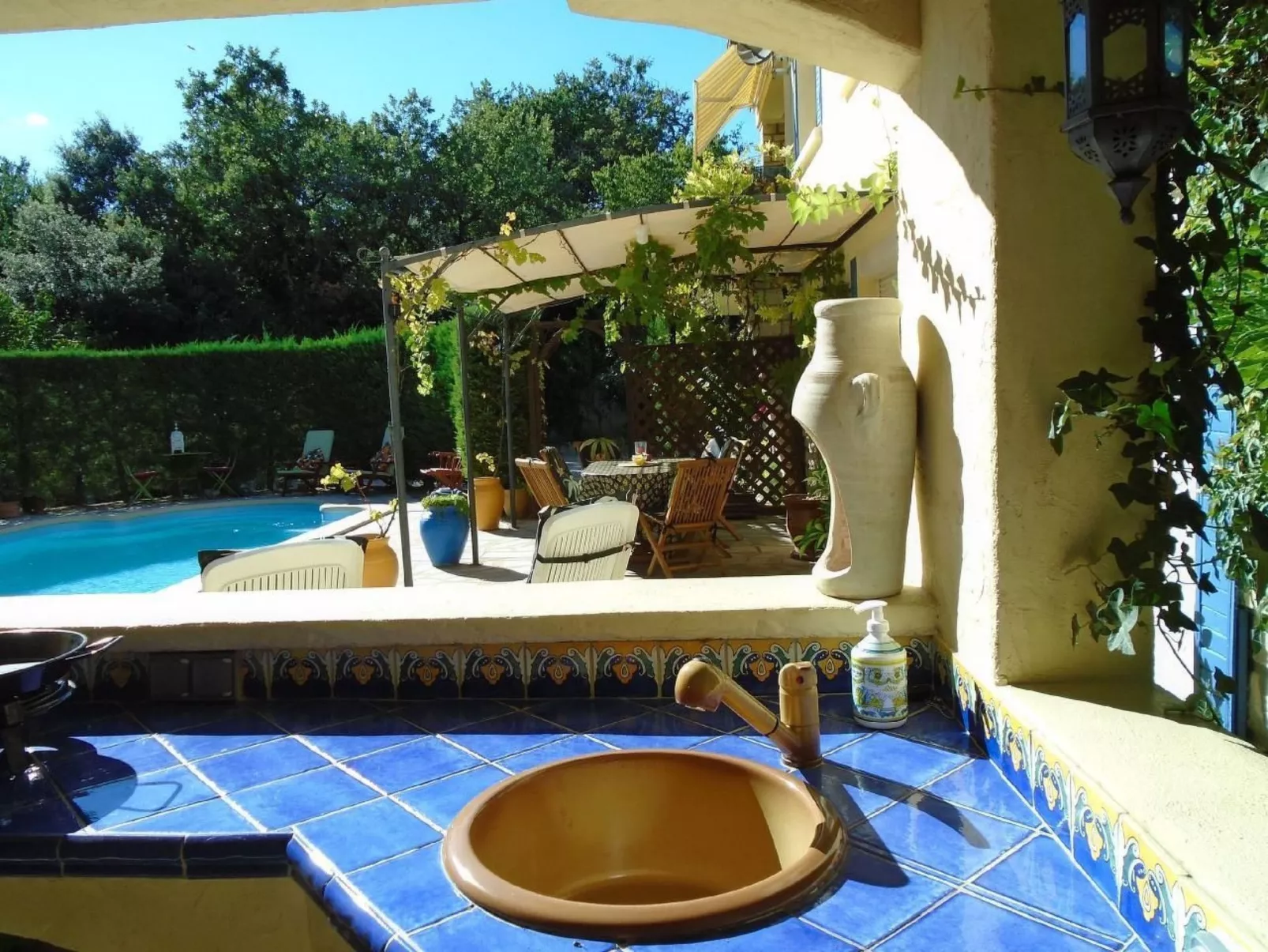 La Soleillade apt mit exklusiver Nutzung des großen Pools - Draußen