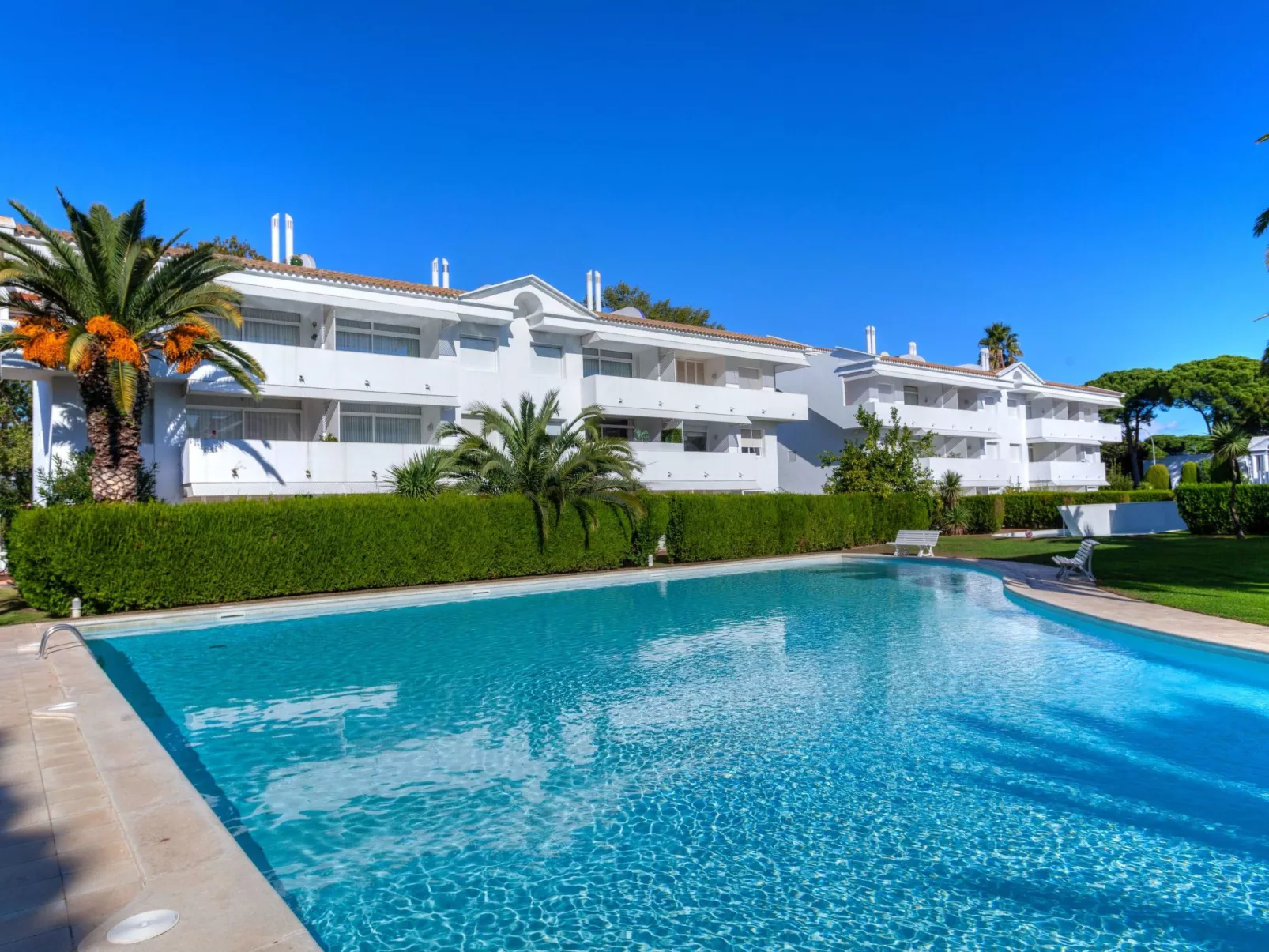 Green Club - Outside