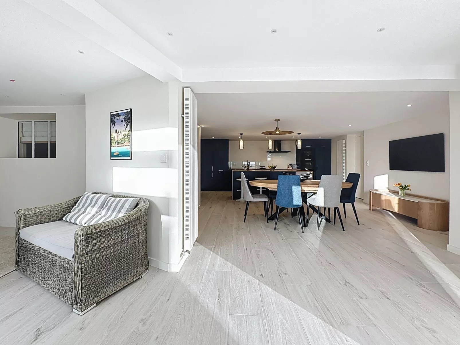 Le Vent d'Avril - Drinnen