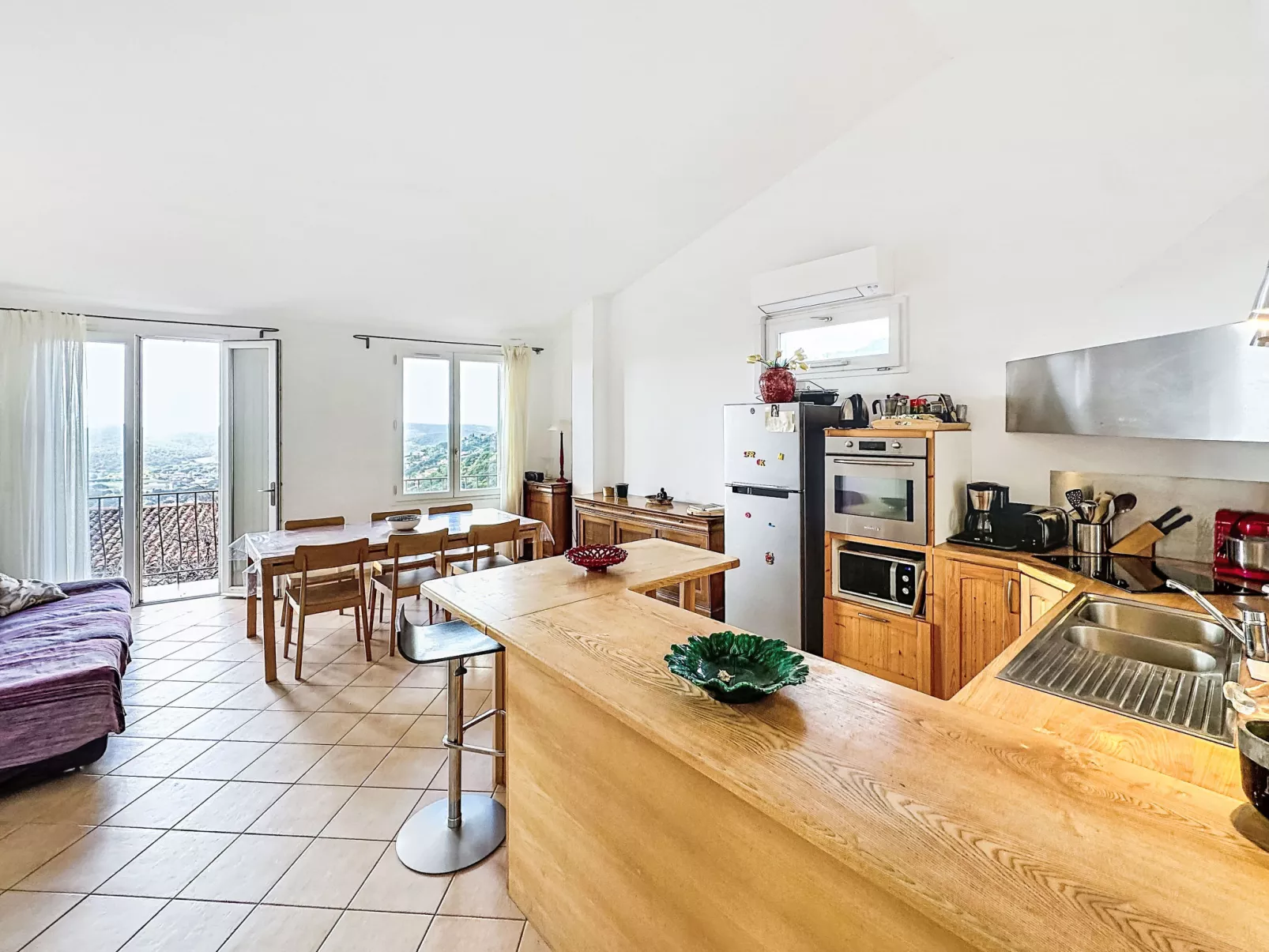 Les Amandiers - Inside