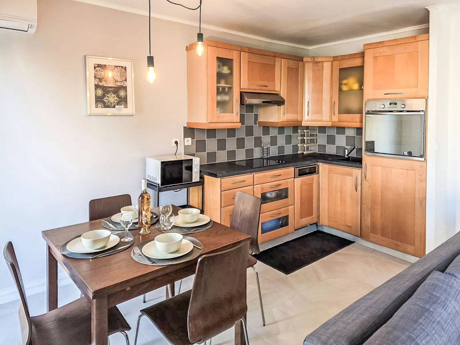 Reine Astrid - Inside