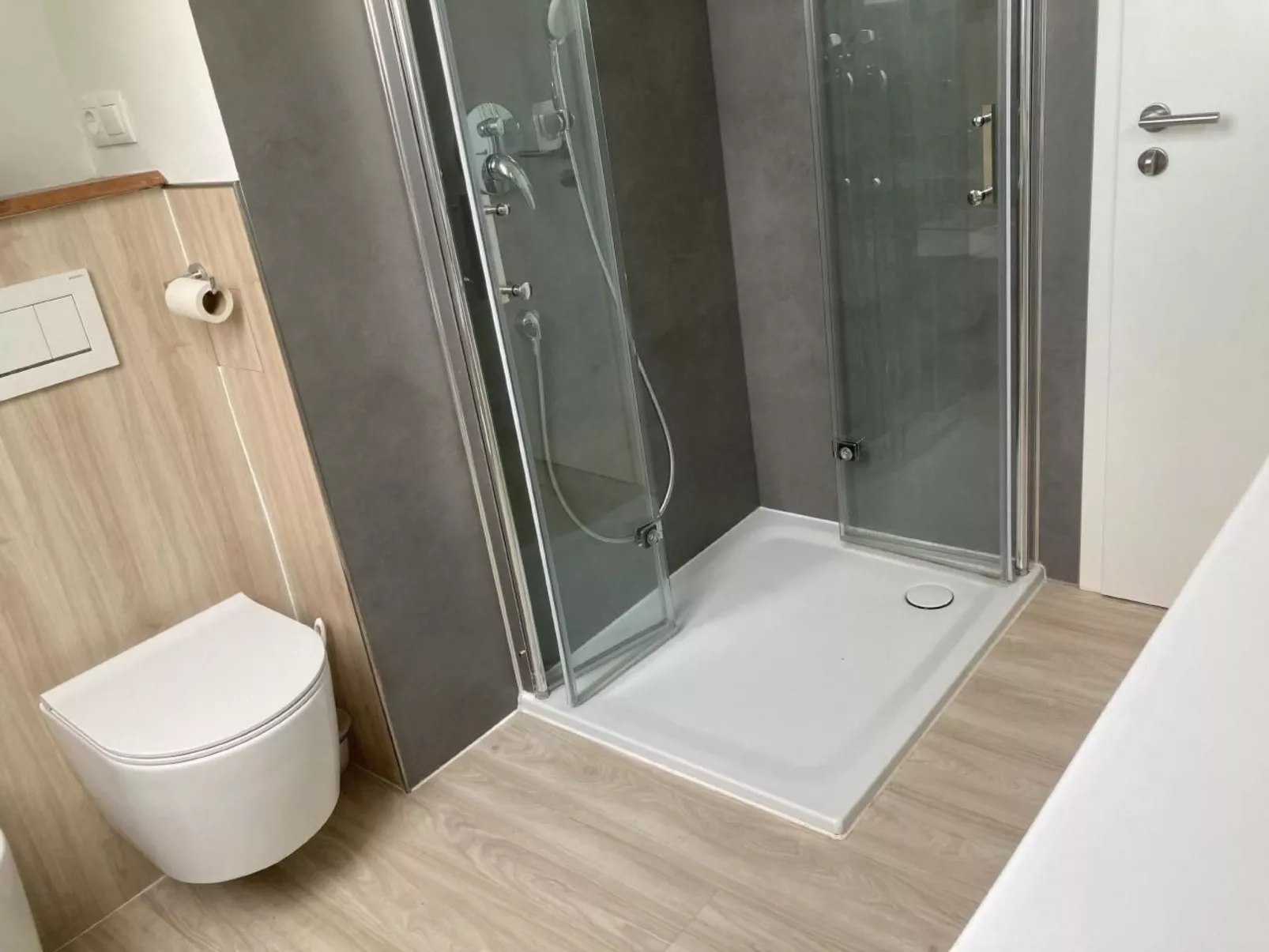 Modernes helles Zimmer im Loft am See - Inside