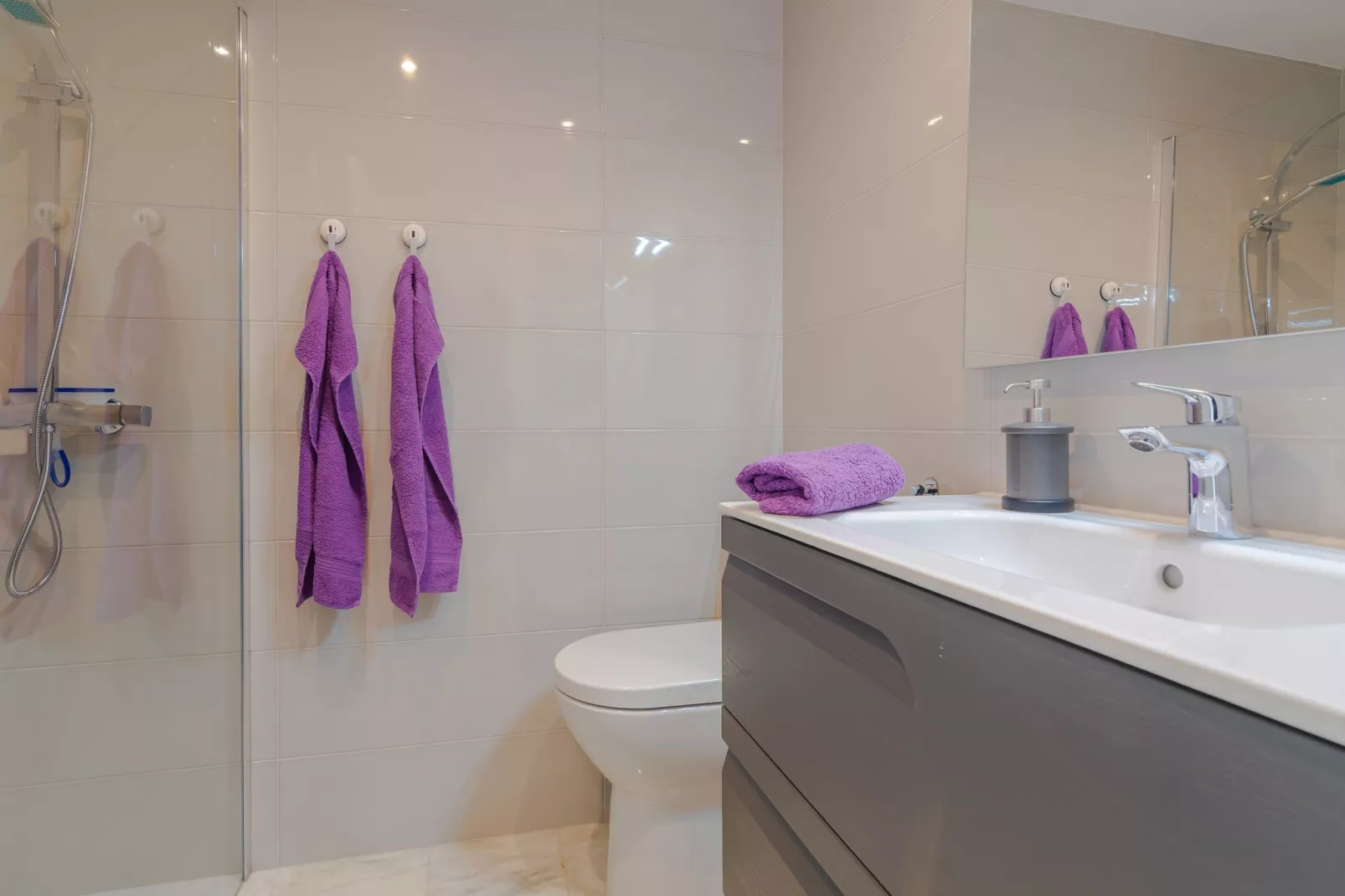 Beachside Penthouse with Rooftop Terrace & Pool - Salle de bain