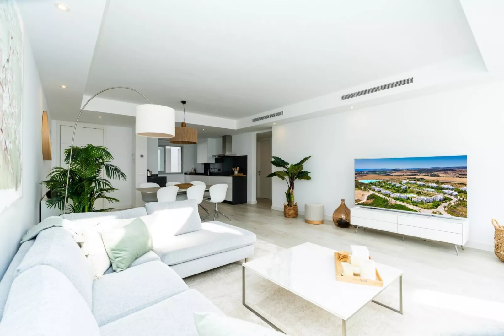 Elegant 2-Bedroom Apartment | Alcazaba Lagoon 1112 - Wohnzimmer