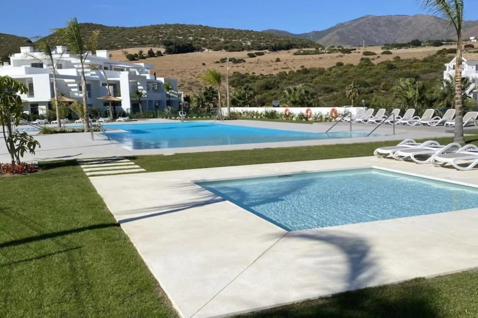 Stylish 3-Bed Apartment | Alcazaba Lagoon (1204) - Piscine