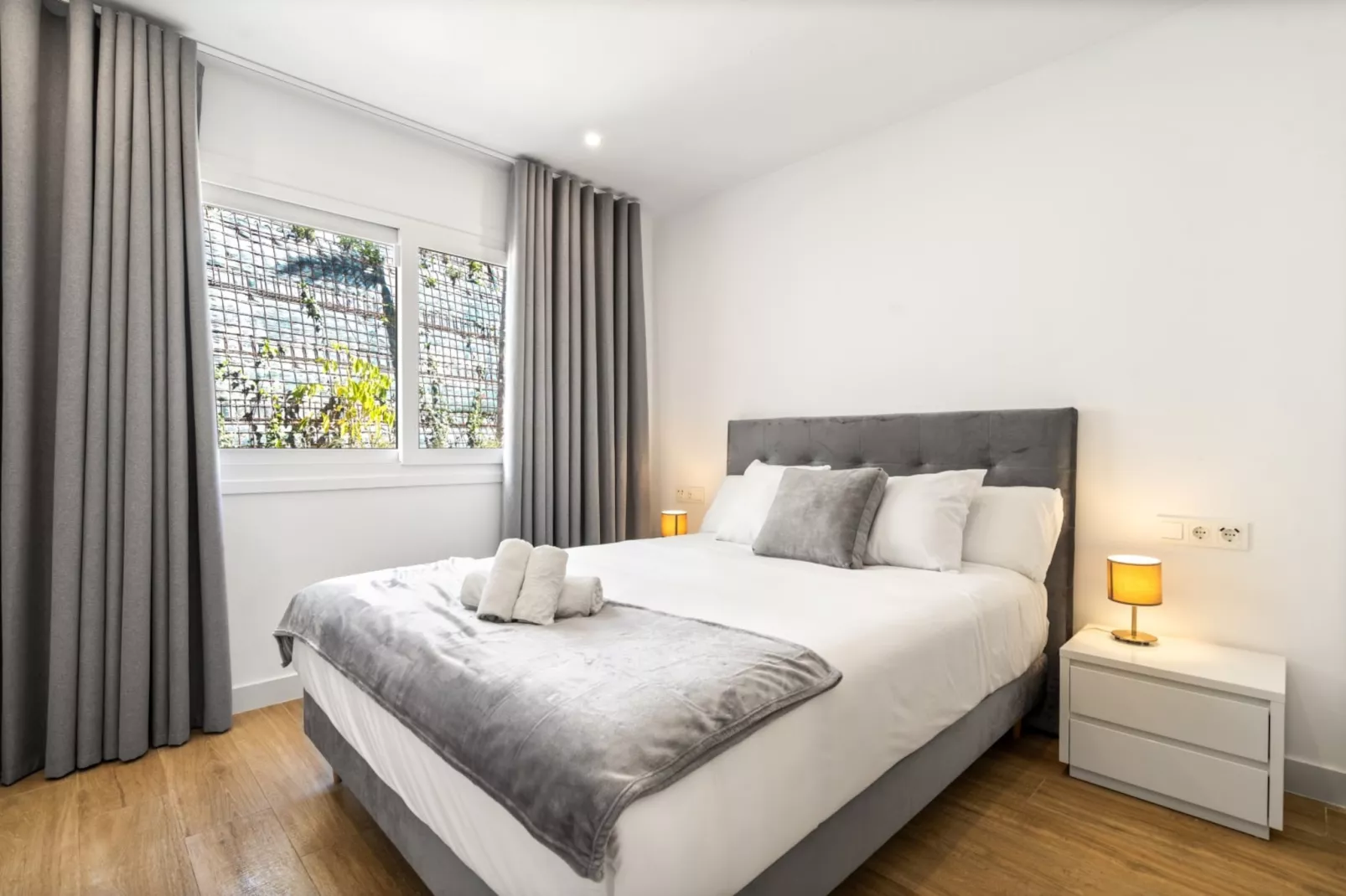 Chic 3-Bed Apartment ALCAZABA LAGOON (2107) - Chambre