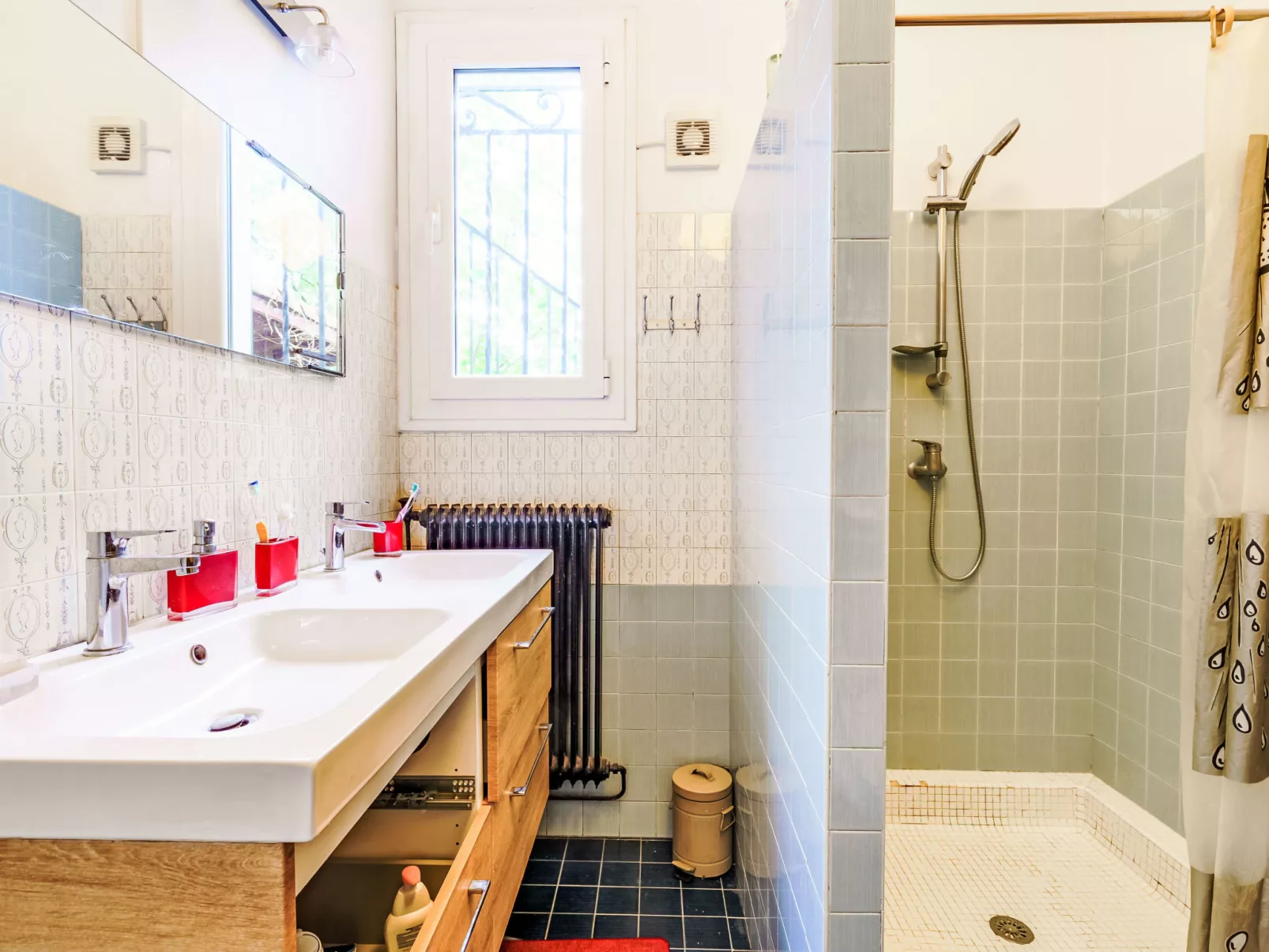 Chemin des Carrières - Inside