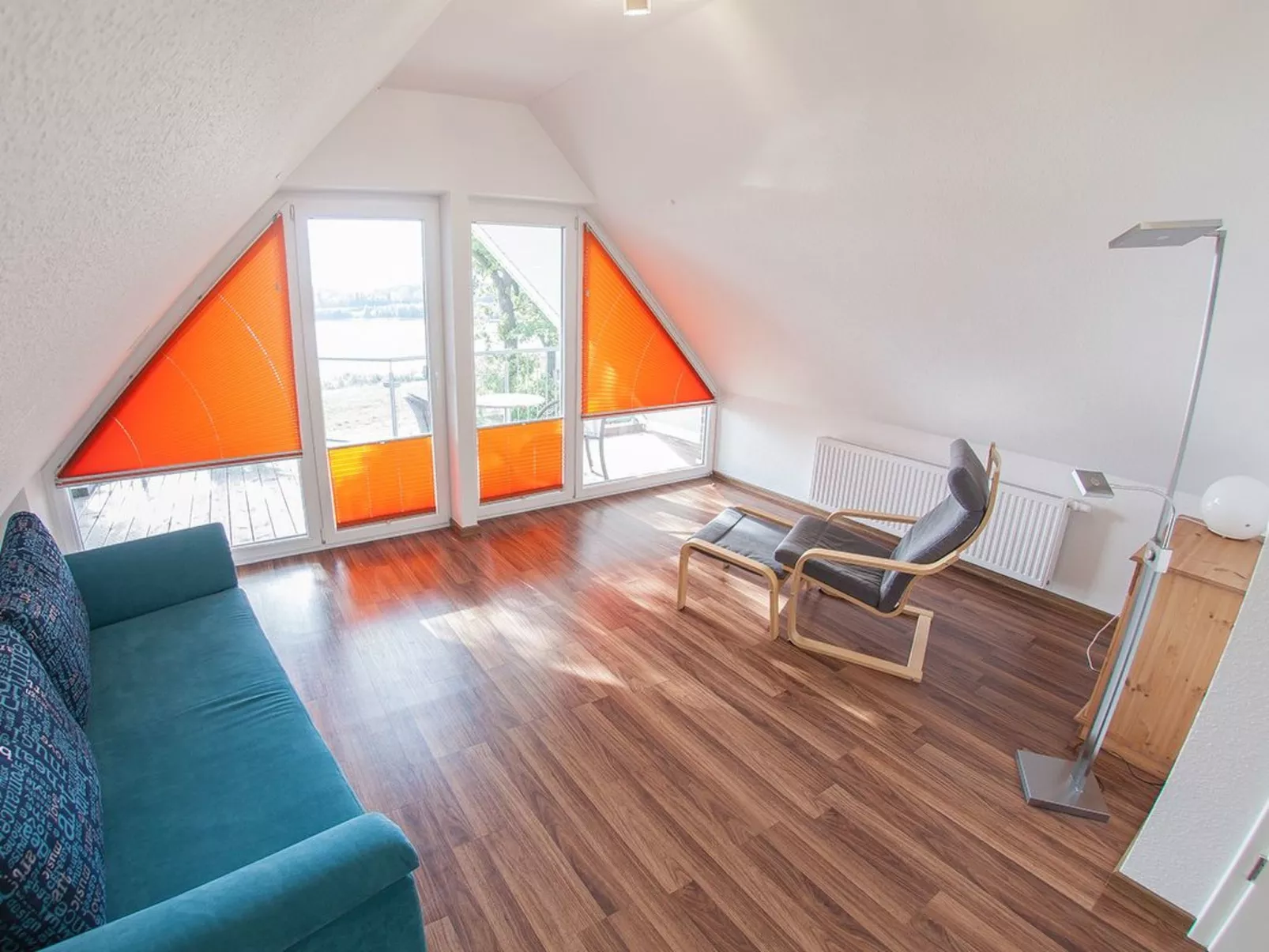 Mit atemberaubendem Blick auf den See - Drinnen