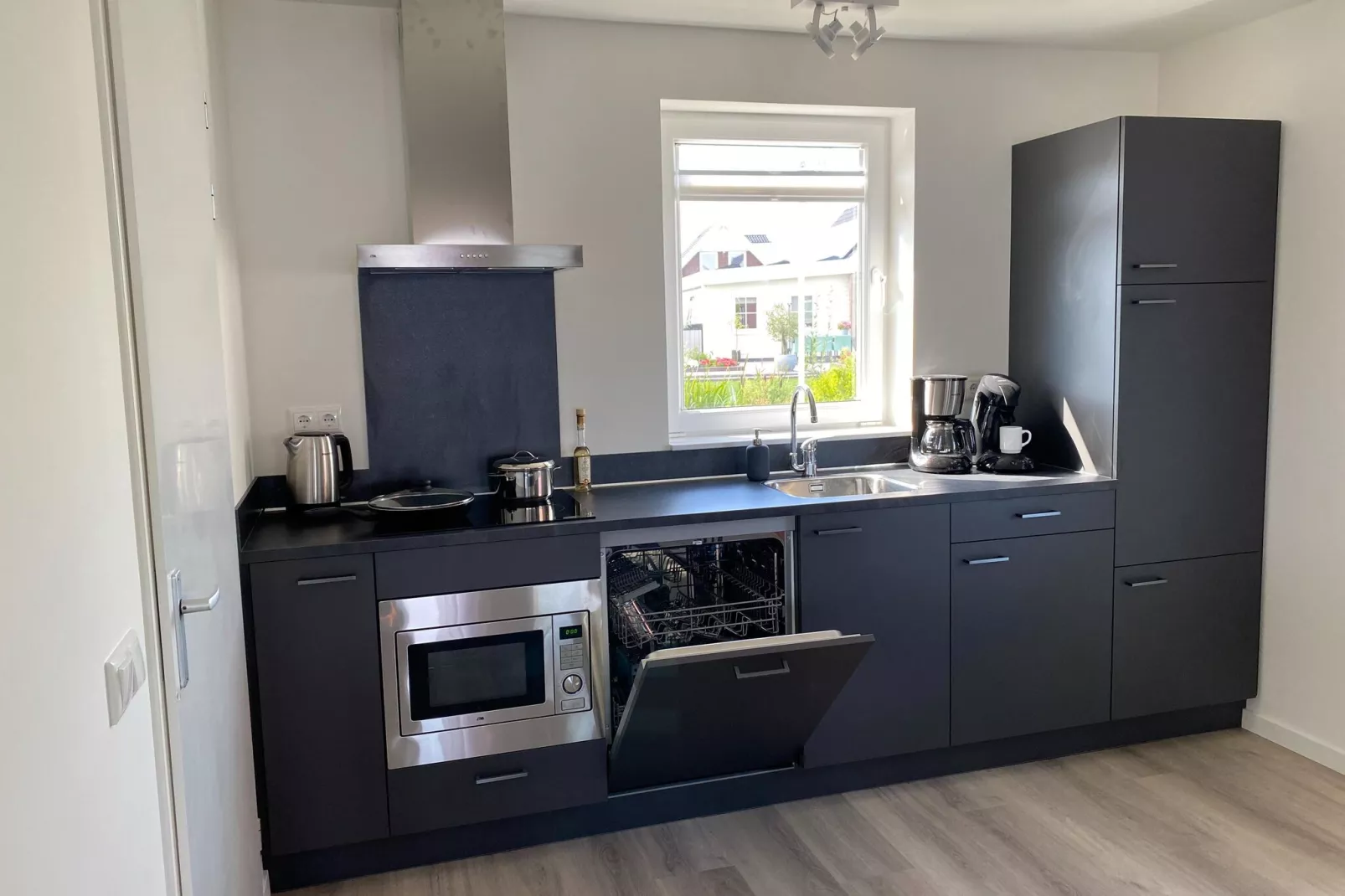 Lake view villa met zwem- vissteiger-Kitchen