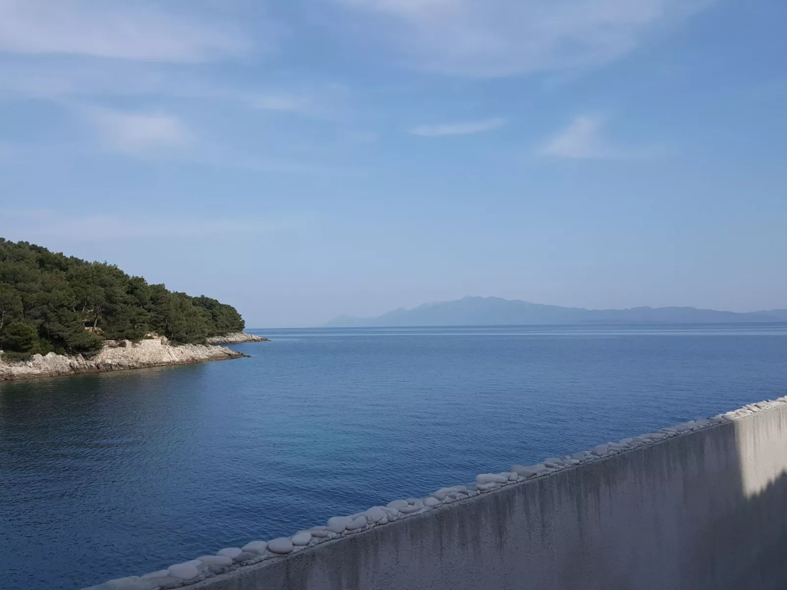 Weißes Haus Robinson mit BBQ und Terrasse - Image-tags.info