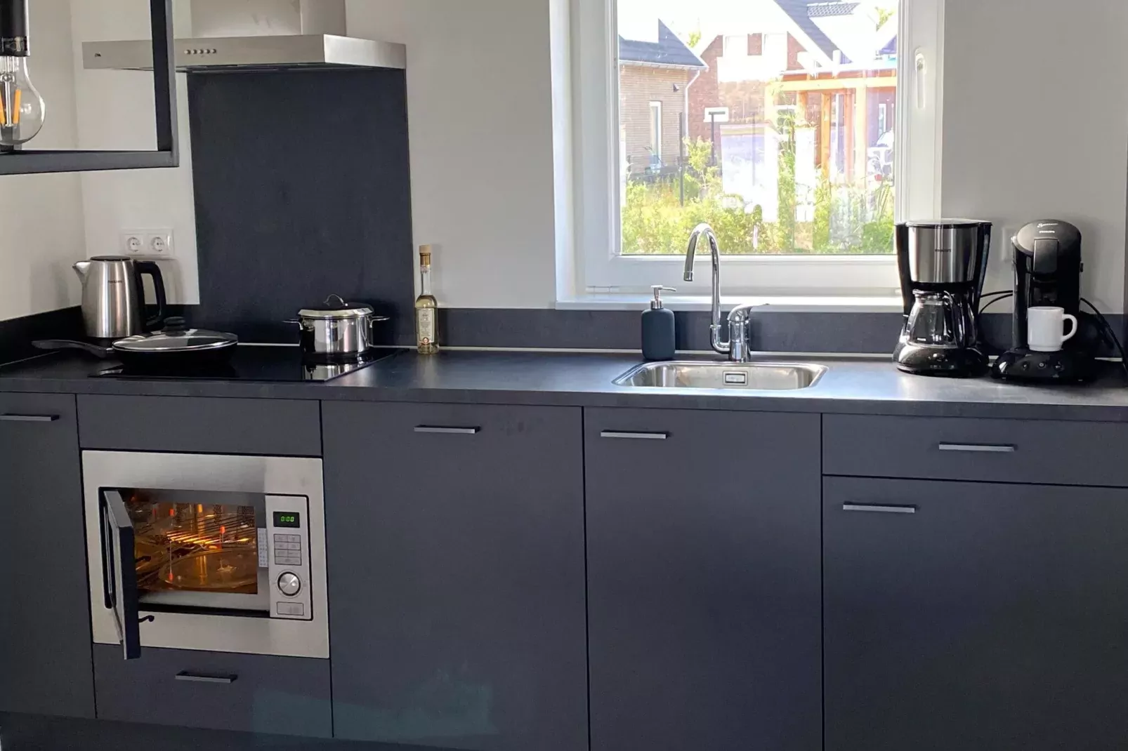 Lake view villa met zwem- vissteiger-Kitchen
