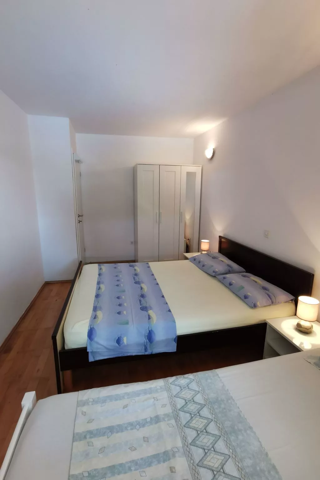 Wohnung in Okrug Gornji mit Terrasse, gemeinsamem Pool und Grill - Dedans
