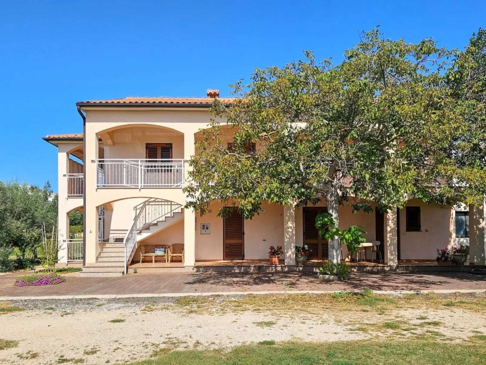 Wohnung "Viola" mit Balkon - Draußen