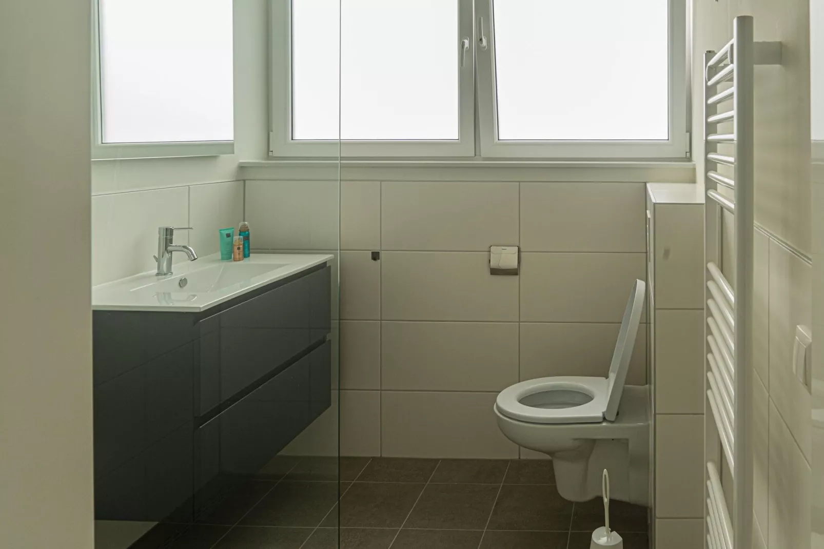 Lake view villa met zwem- vissteiger-Bathroom
