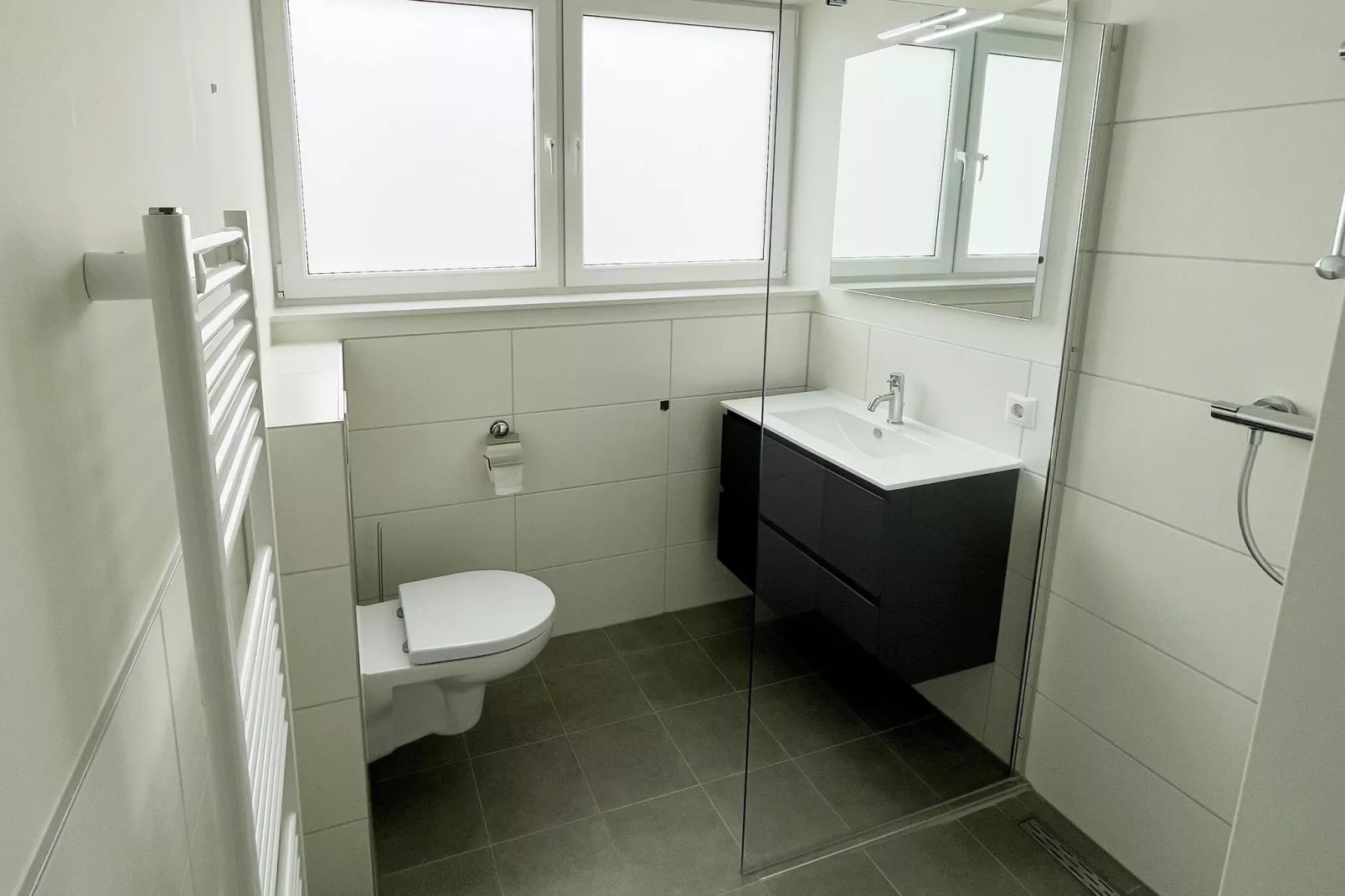 Lake view villa met zwem- vissteiger-Bathroom