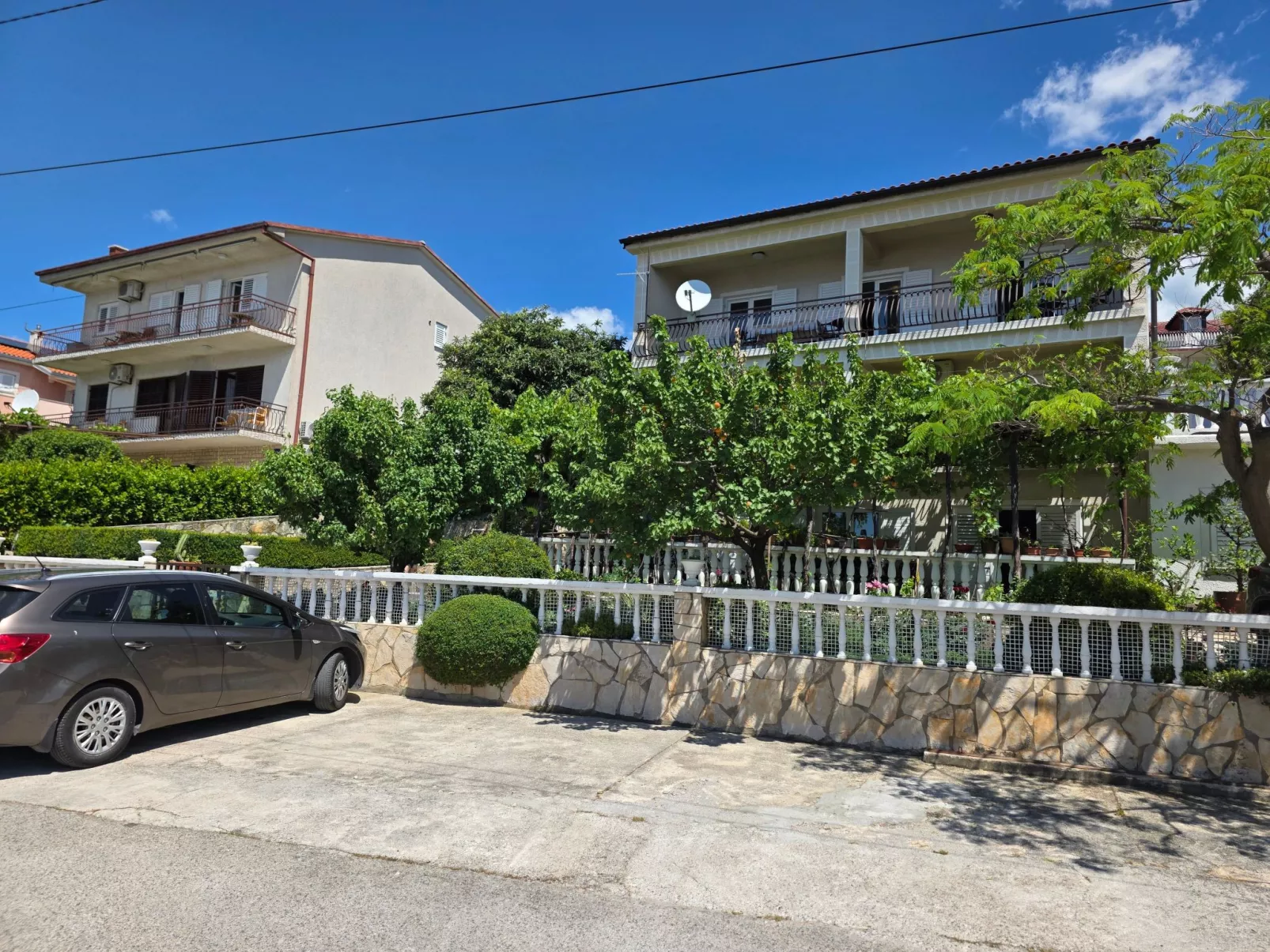 Zimmer für 2-3 Personen mit AC und eigenem Bad - Outside