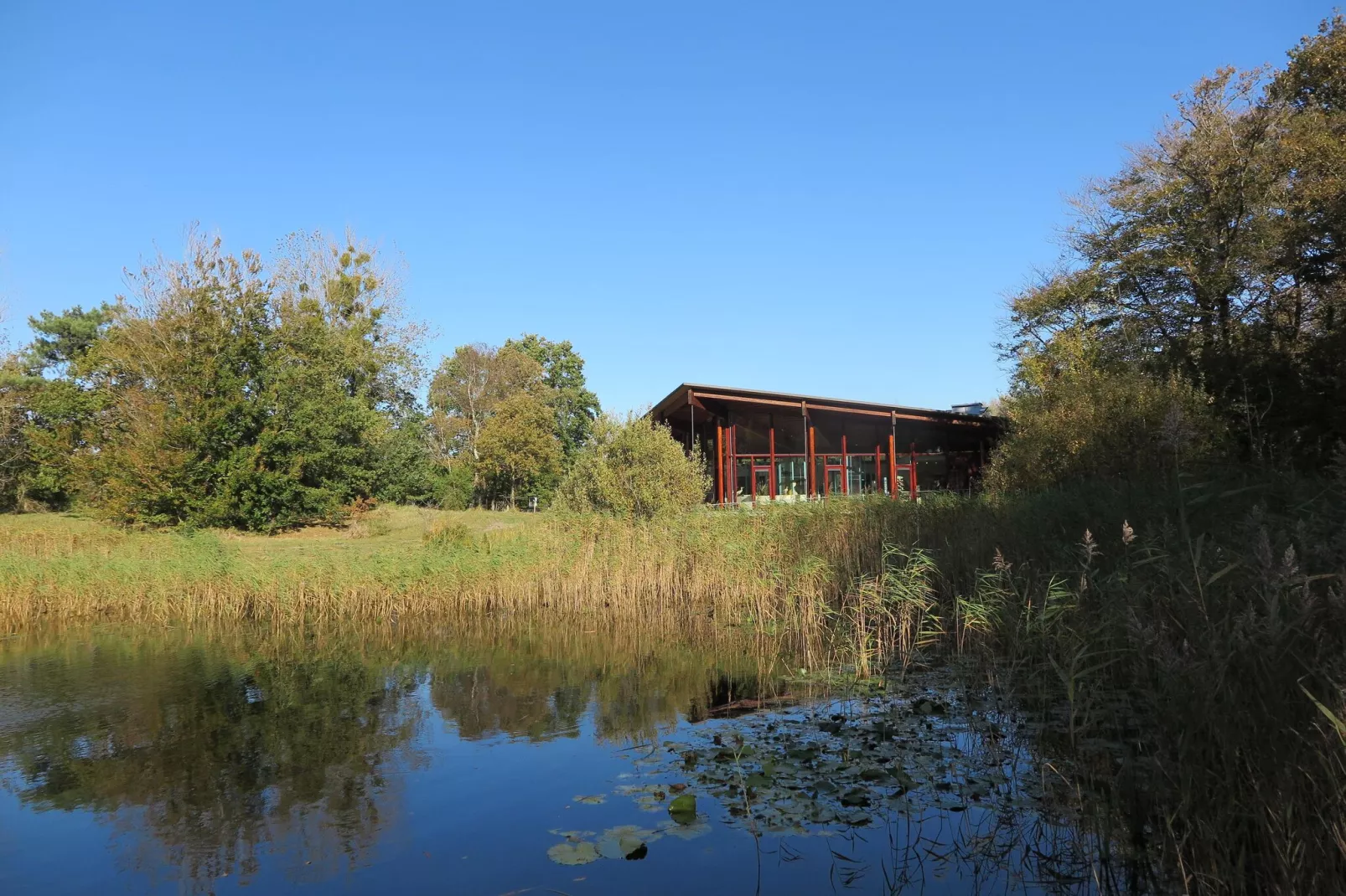 Lake view villa met zwem- vissteiger-Areas summer 1km