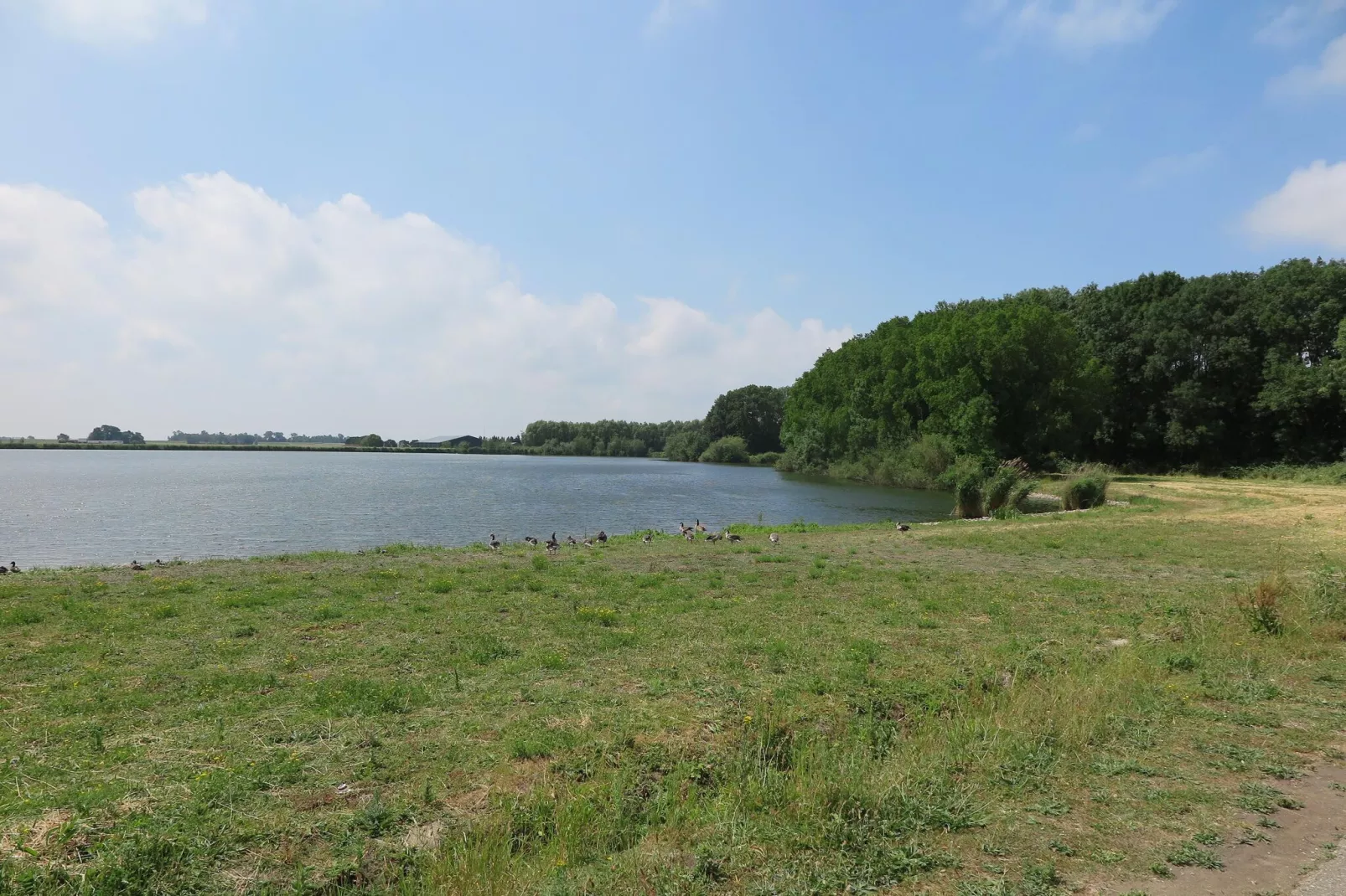 Lake view villa met zwem- vissteiger-Areas summer 5km