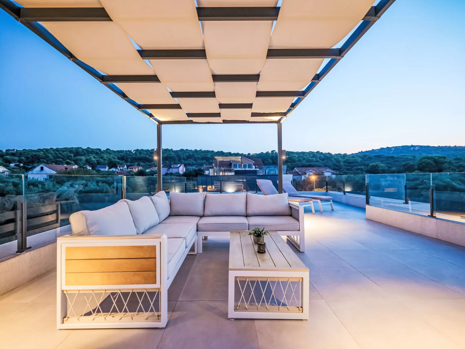 Magic Sky 1 - Outside